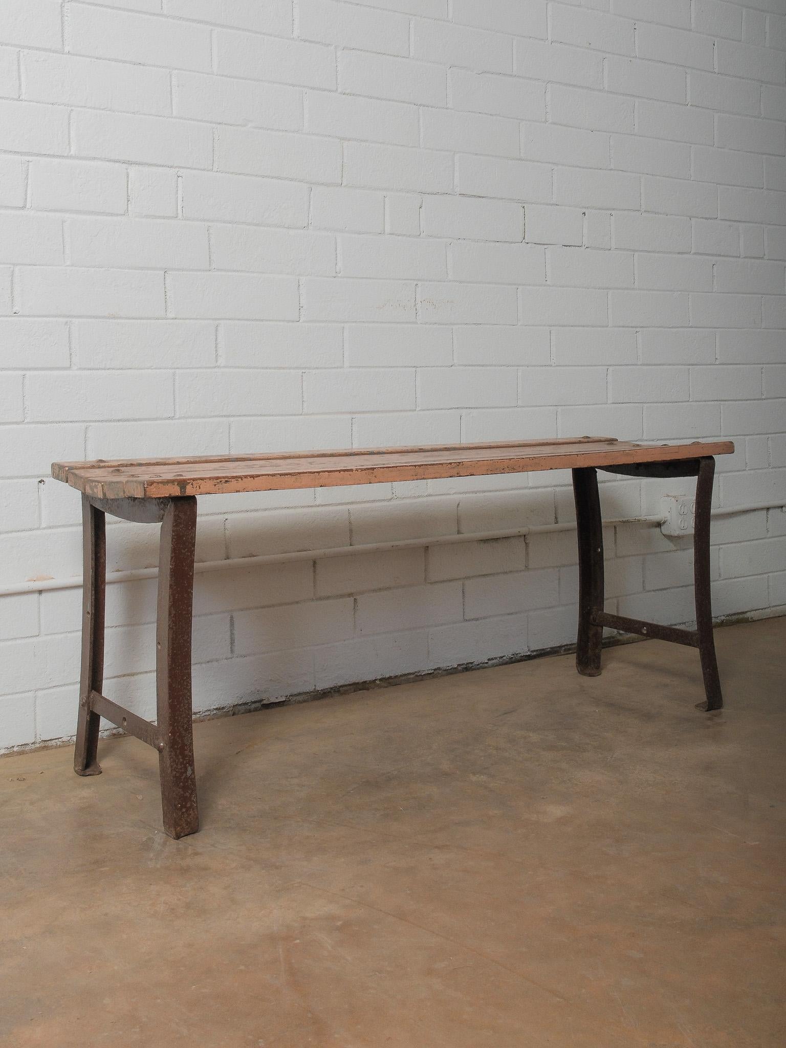 Rustico Iron-Base Bench with Weathered Wooden Seat in vendita