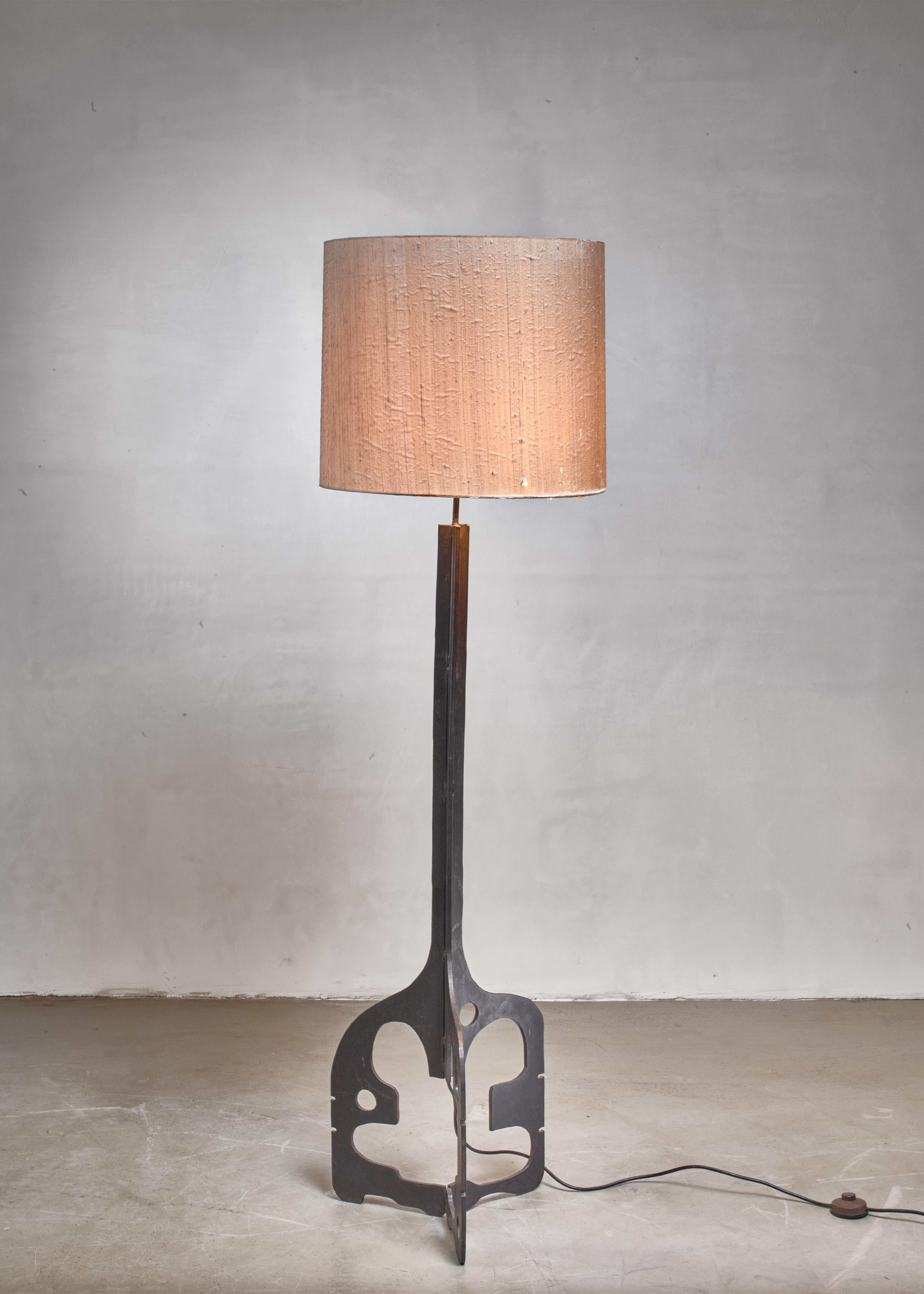 Iron Based Sculptural Floor Lamp, Germany, 1950s In Good Condition For Sale In Maastricht, NL