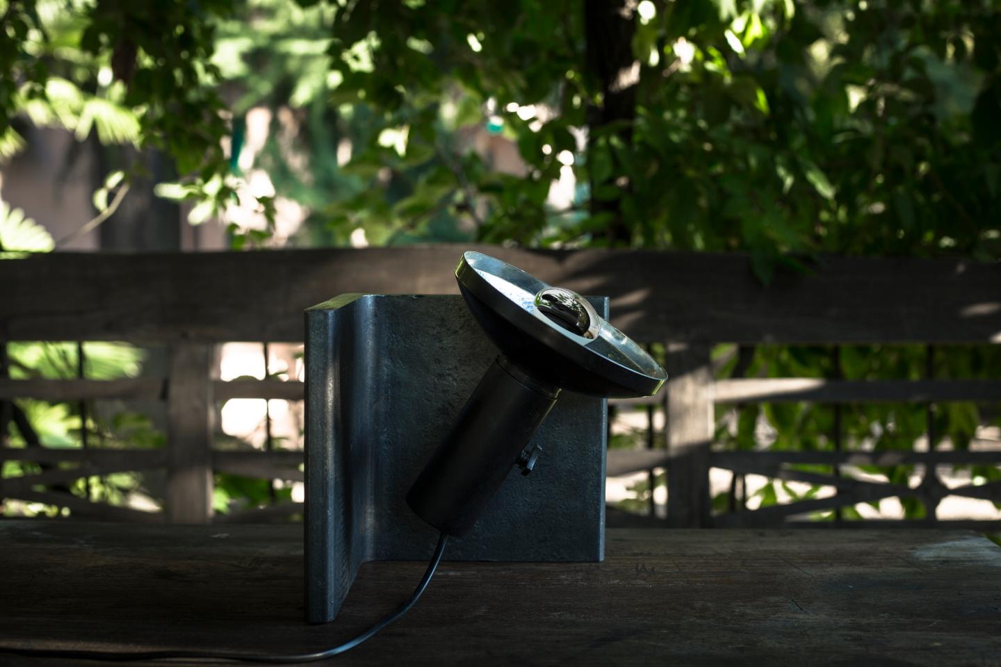 The Iron Beam lamp, crafted by renowned Belgian interior architect and designer Christophe Gevers, epitomizes industrial elegance and functional artistry. Gevers, celebrated for his innovative approach and meticulous attention to detail, designed