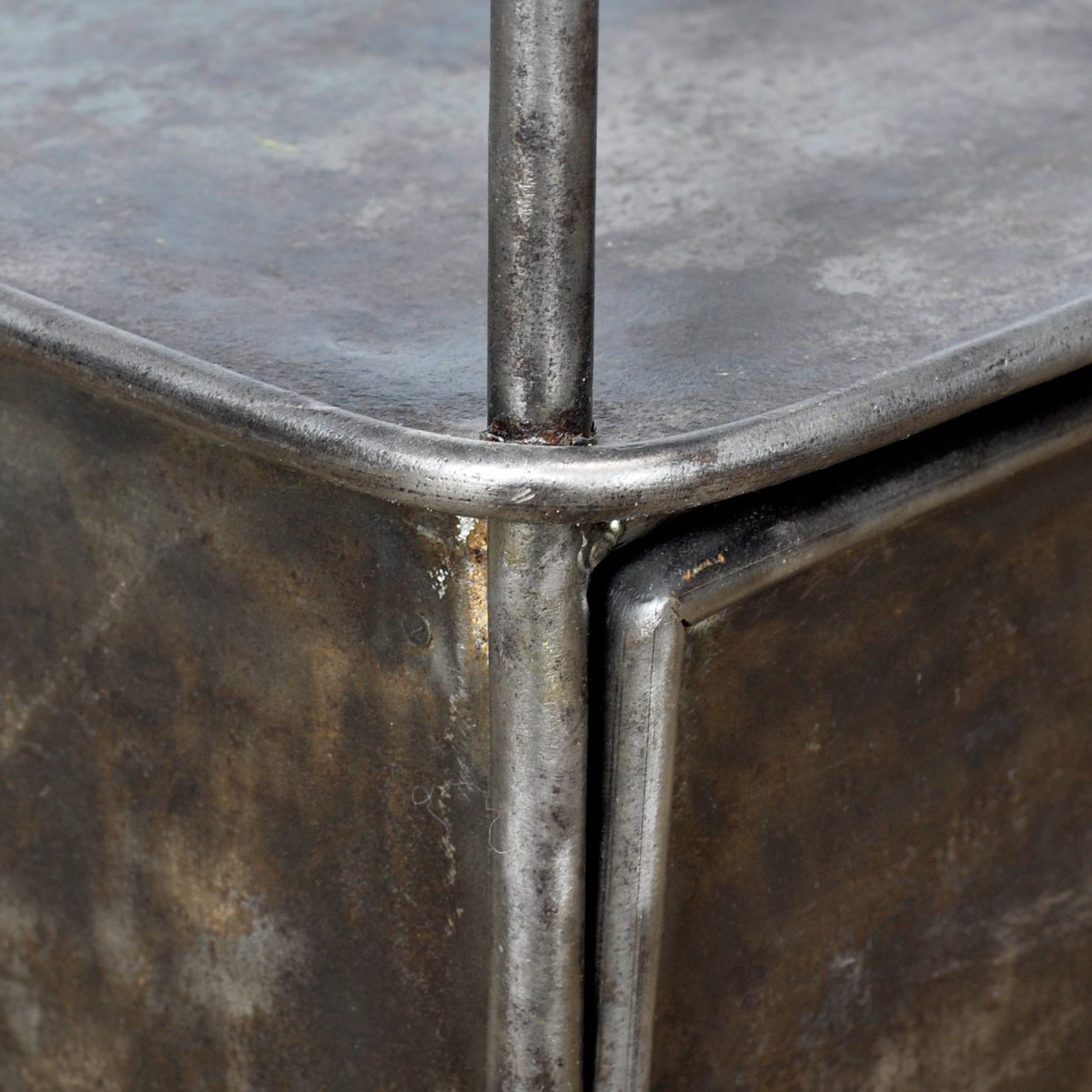 Comodino in ferro, 1910 2