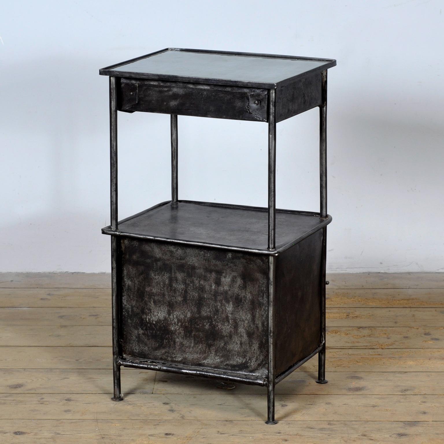 Comodino in ferro, 1910 3