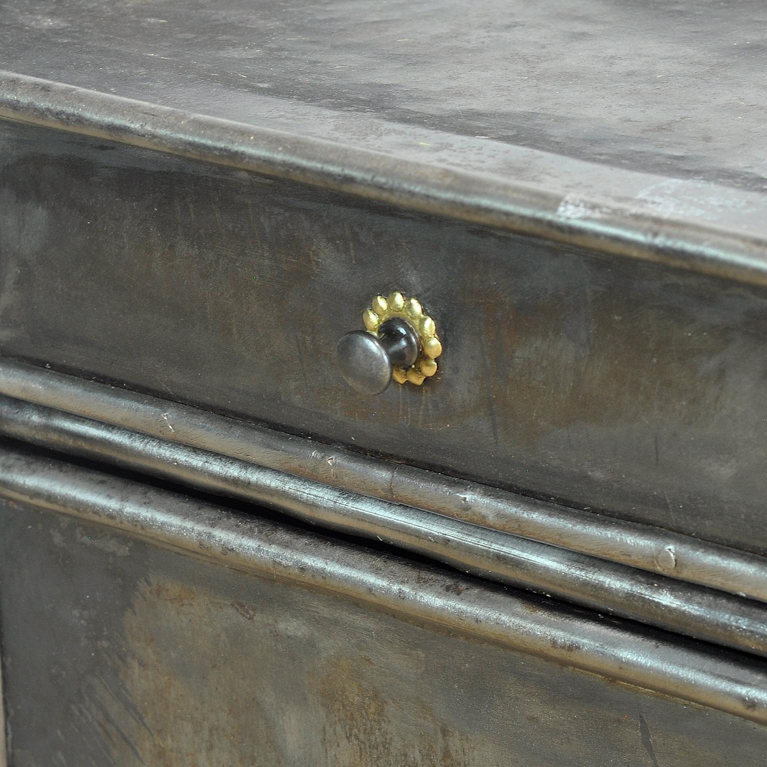 Table de chevet en fer, années 1910 en vente 1