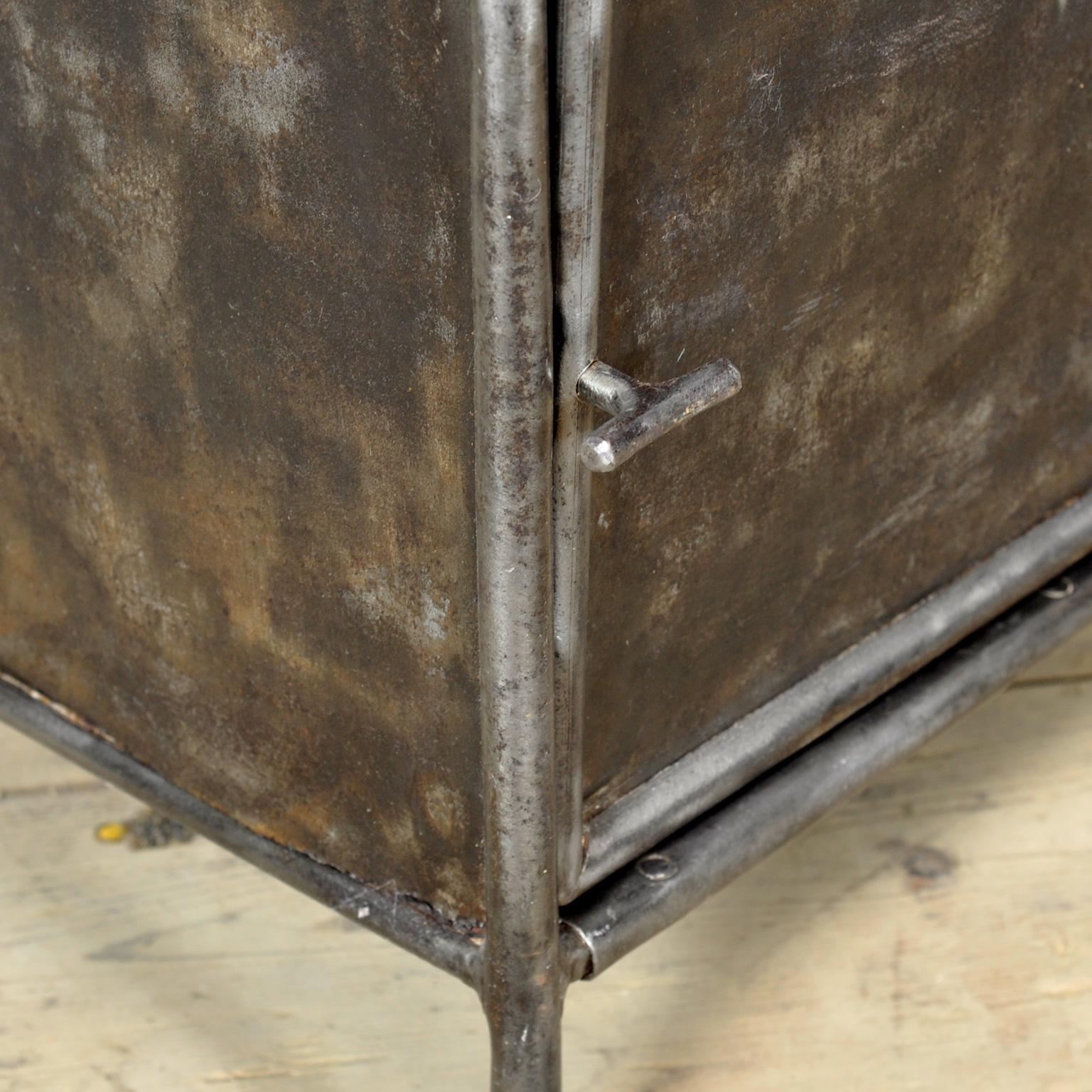 Comodino in ferro, 1910 1