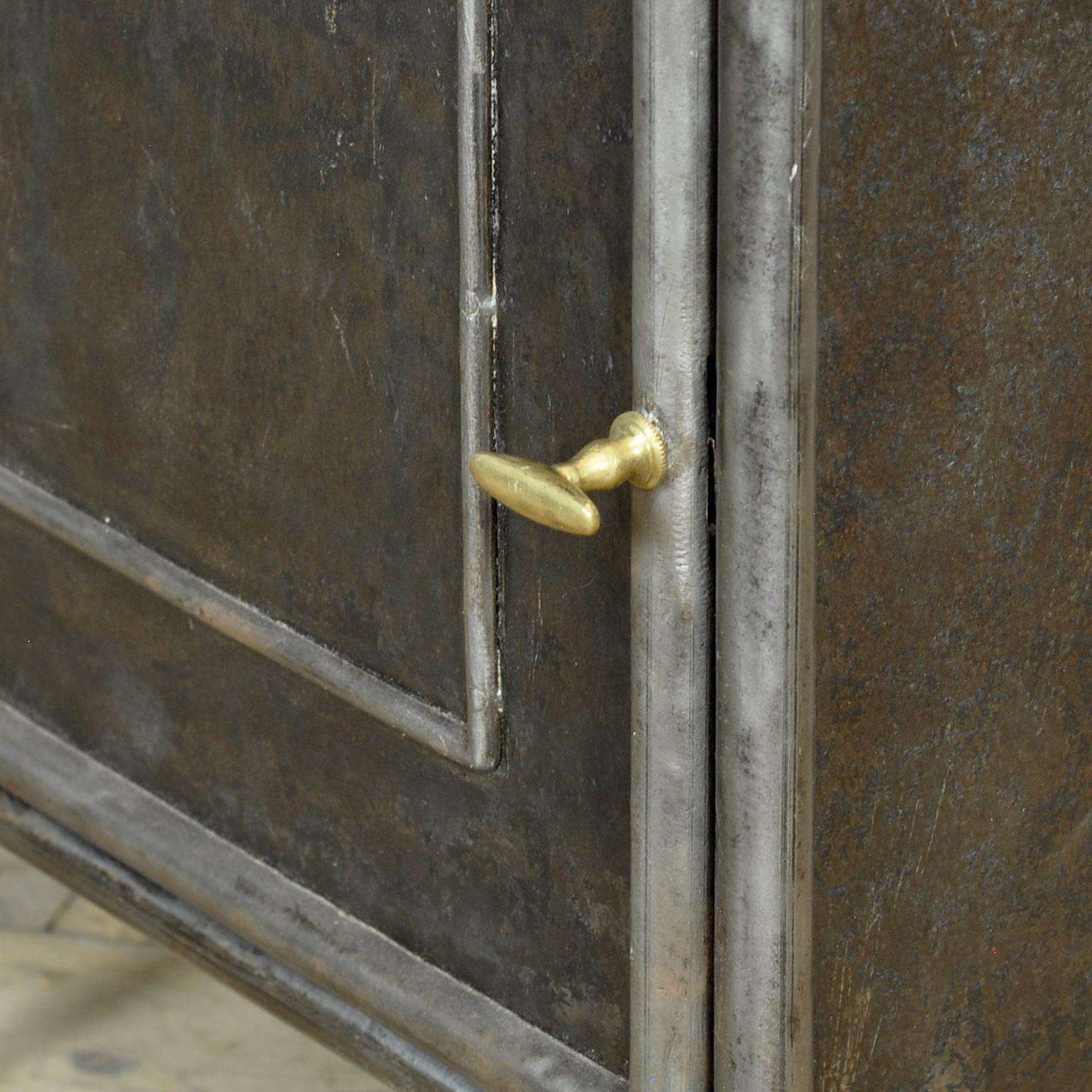 Iron bedside table with marble top, 1910 en vente 3