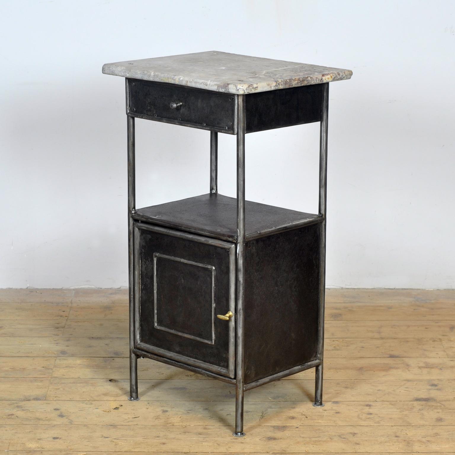 Hongrois Iron bedside table with marble top, 1910 en vente