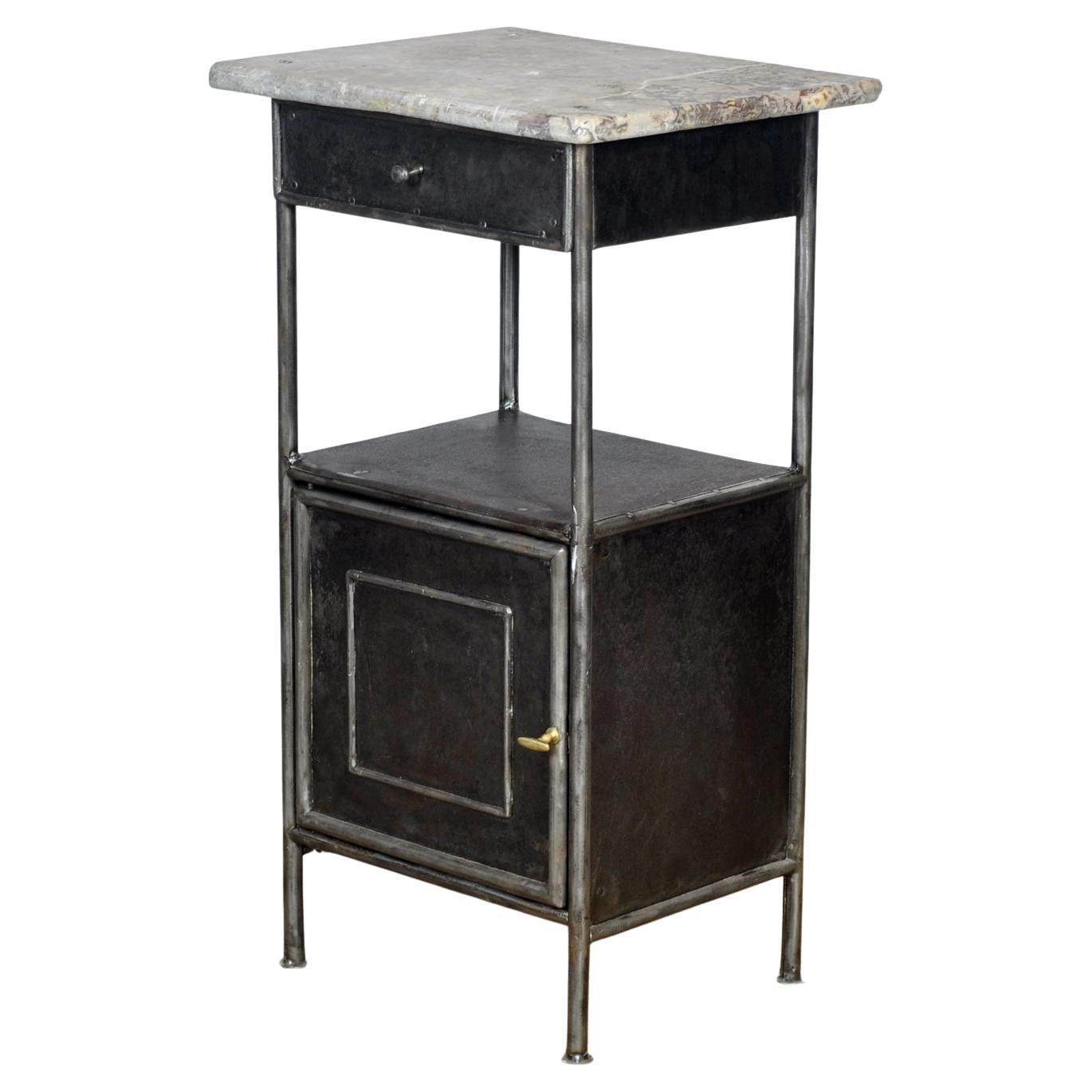 Iron bedside table with marble top, 1910 en vente
