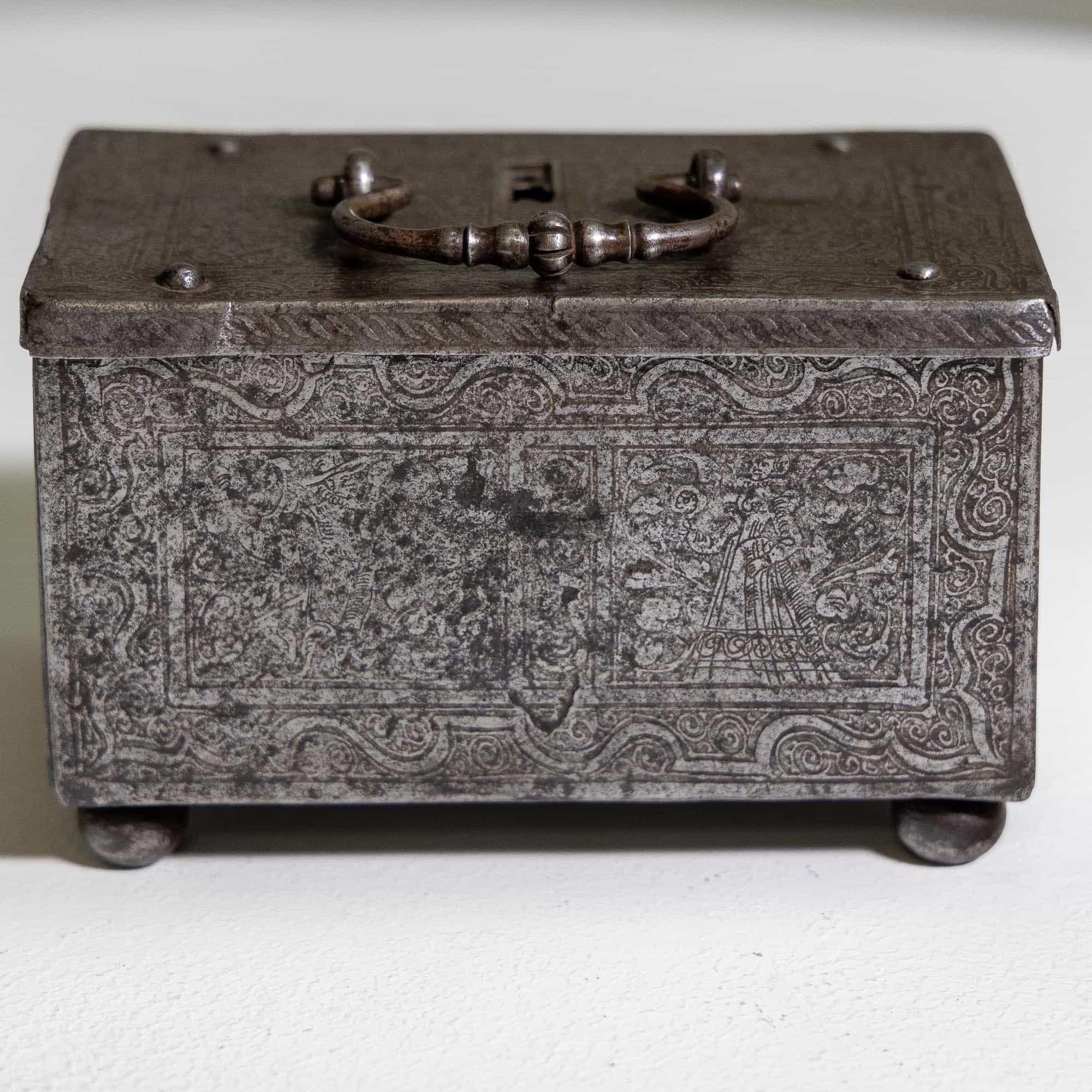 Iron Cassette with Keys and chased Decor, Nuremberg around 1580 In Good Condition In Greding, DE