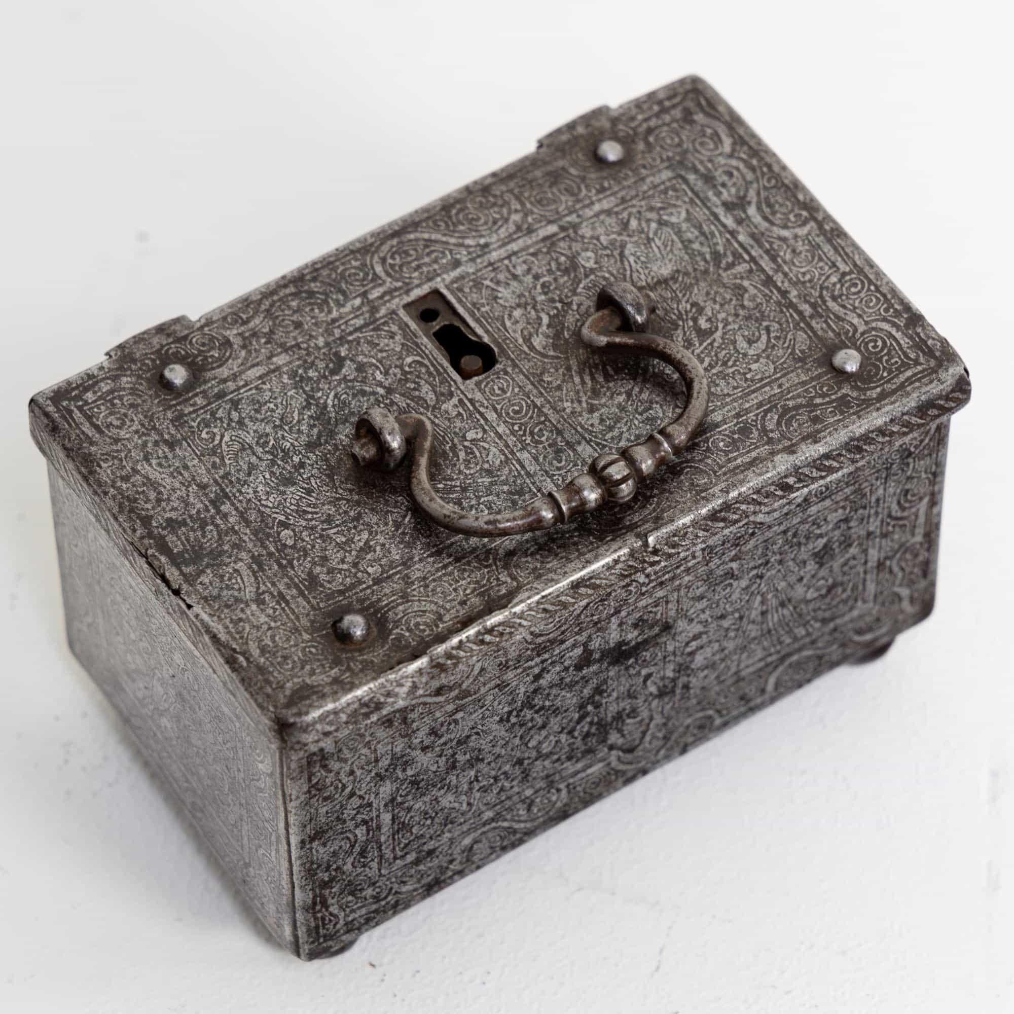 Iron Cassette with Keys and chased Decor, Nuremberg around 1580 1
