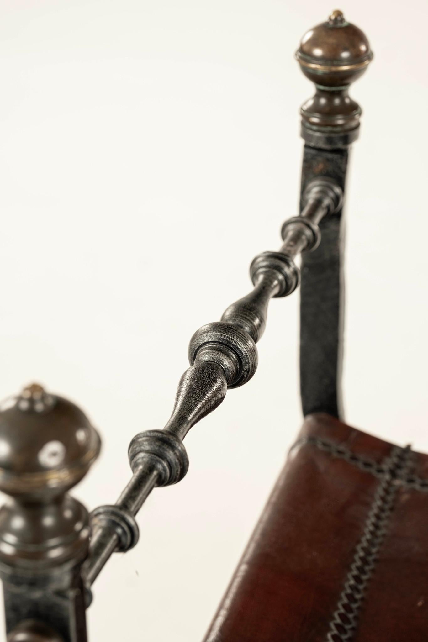 Curule de hierro y latón en venta 1