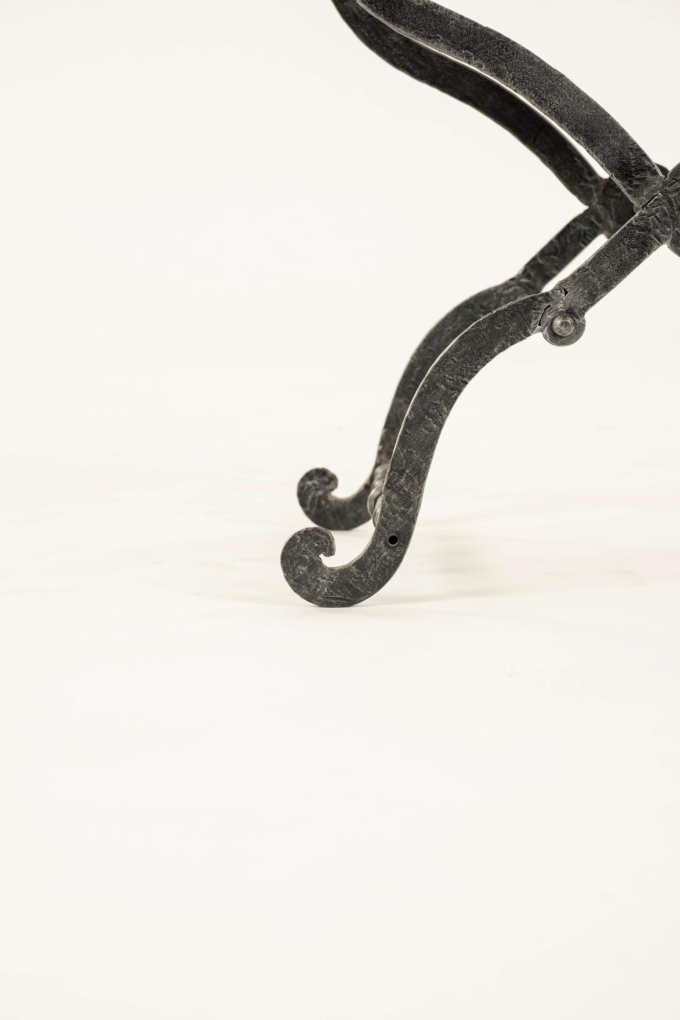 Curule de hierro y latón en venta 3