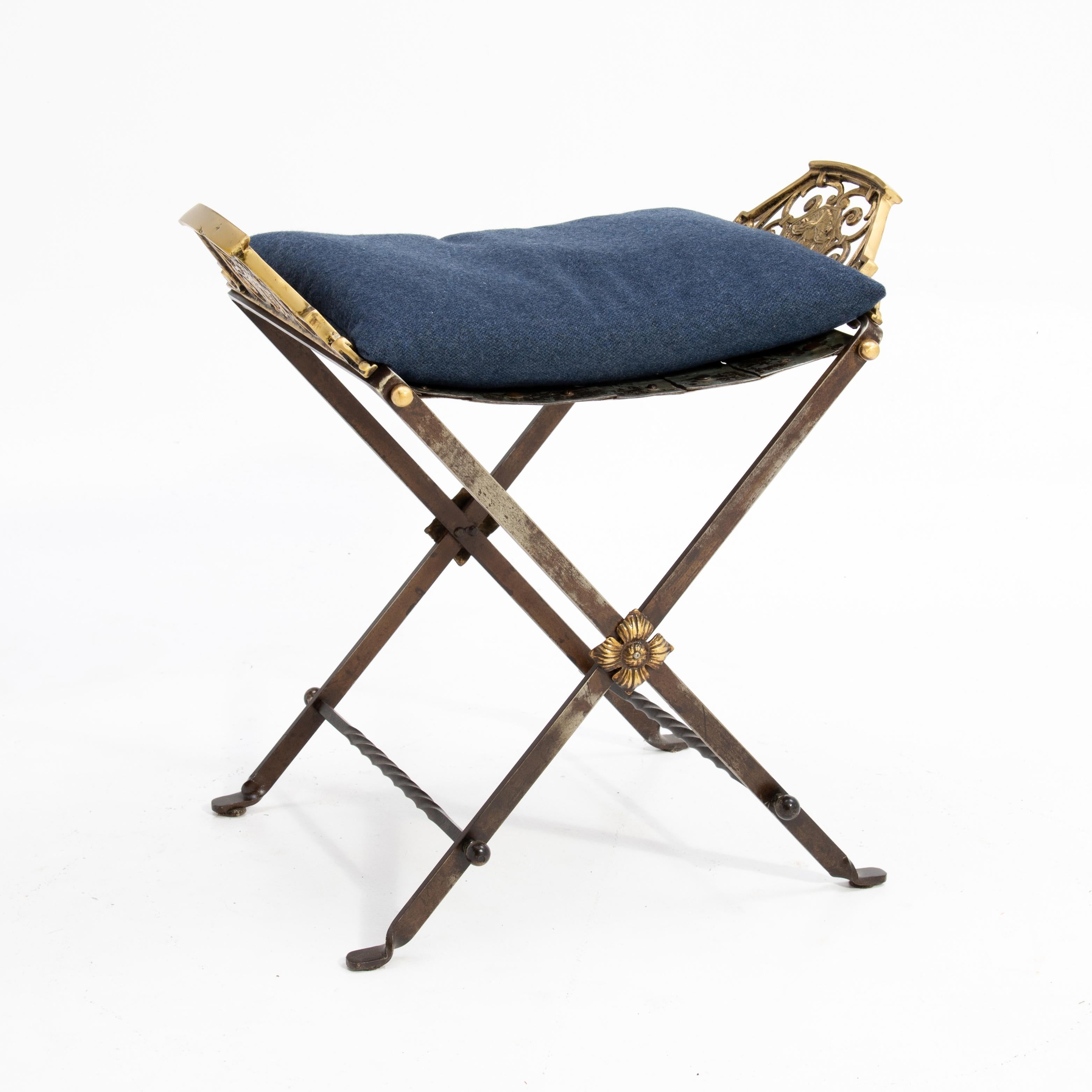 Sgabello con base a X in ferro e ottone Oscar Bruno Bach Neoclassico anni '20 in vendita 6