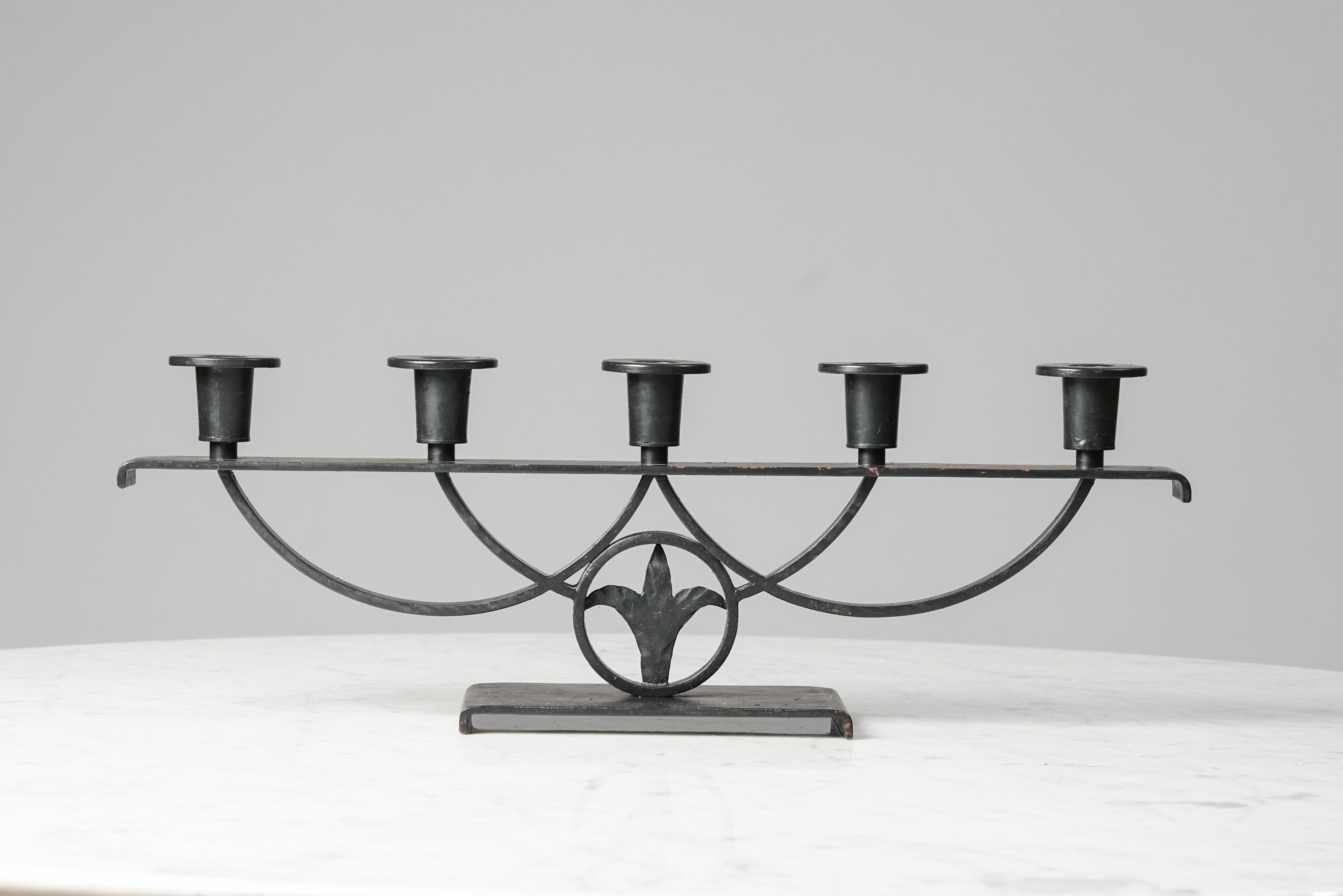 A rare iron candelabra by Taidetakomo Hakkarainen Finland from the early 1900s. Good vintage condition, minor wear consistent with age and use. 

