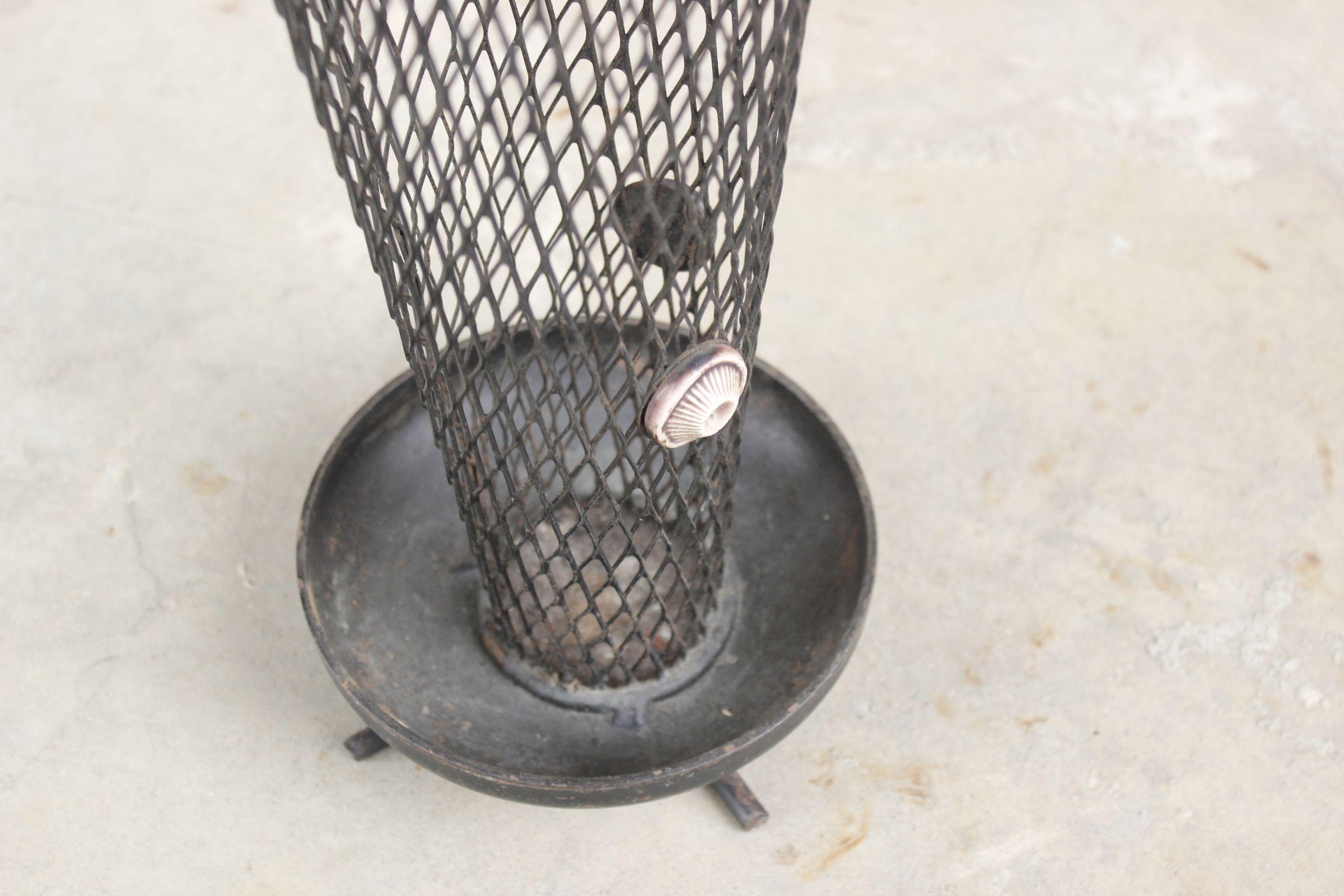 Schirmständer aus Eisen und Keramik im Stil von Mathieu Matégot, Frankreich 1950er Jahre im Zustand „Gut“ im Angebot in STRASBOURG, FR