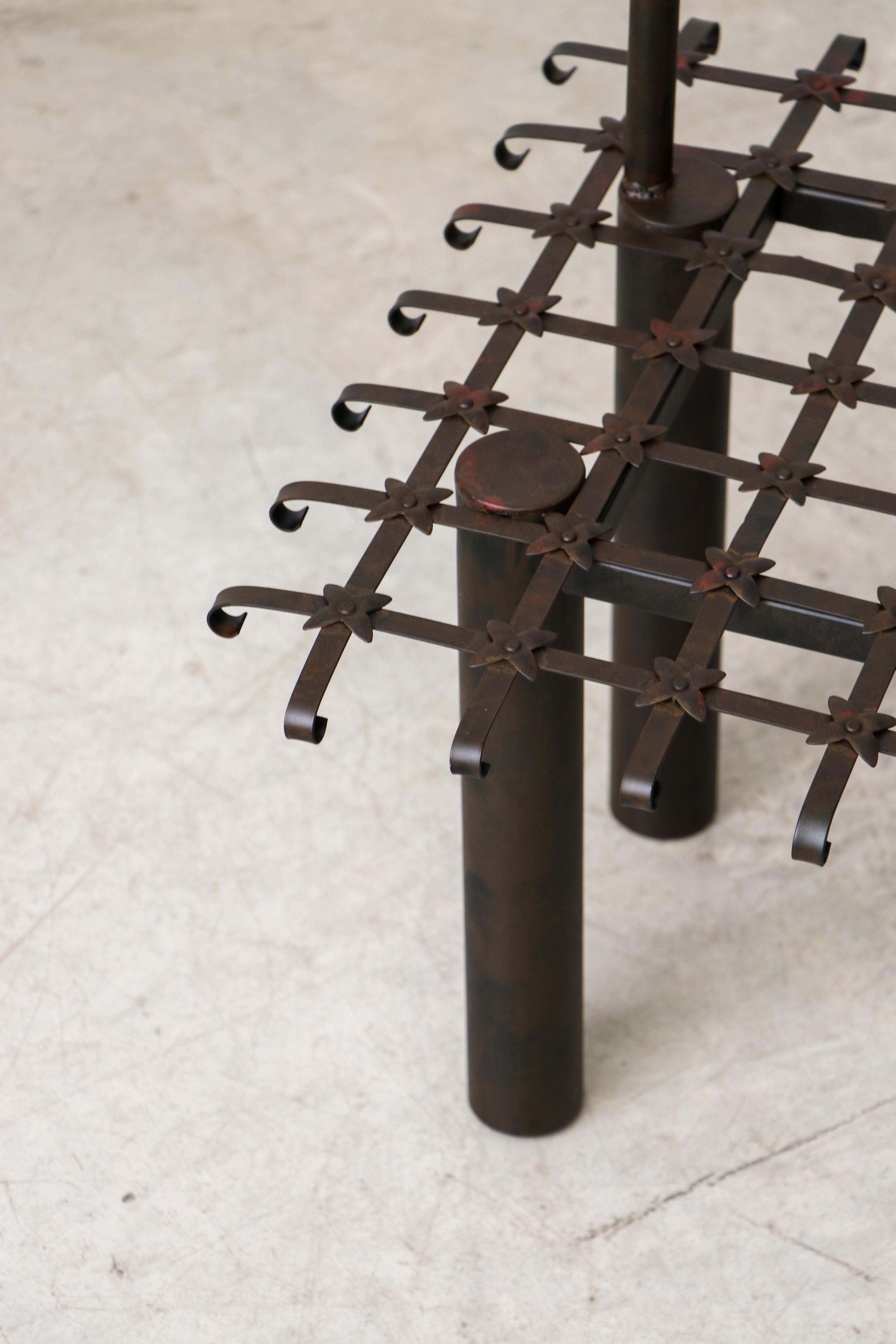 Chaise en fer Brown en vente 1
