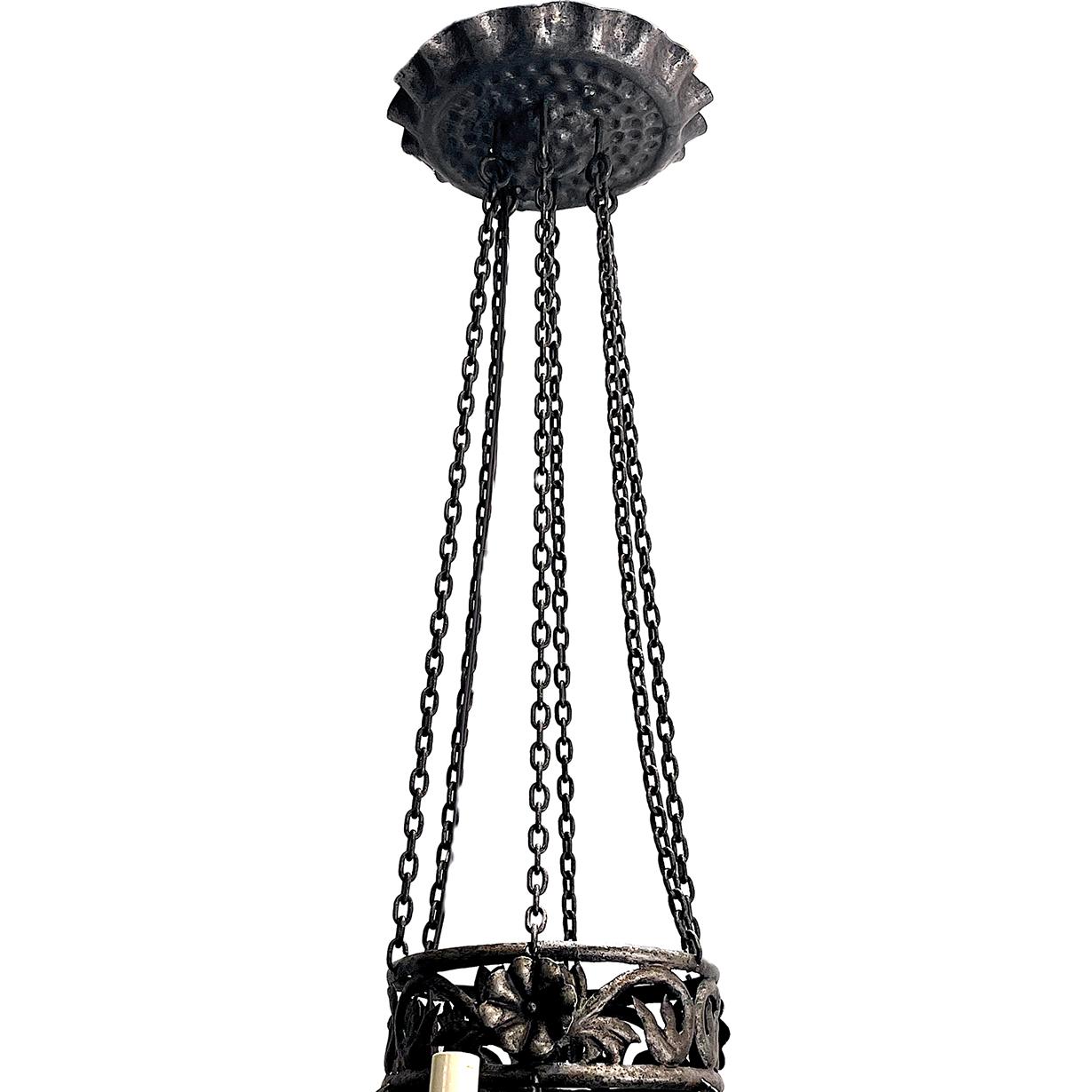 Italiano Lampadario in ferro con inserti in vetro blu in vendita