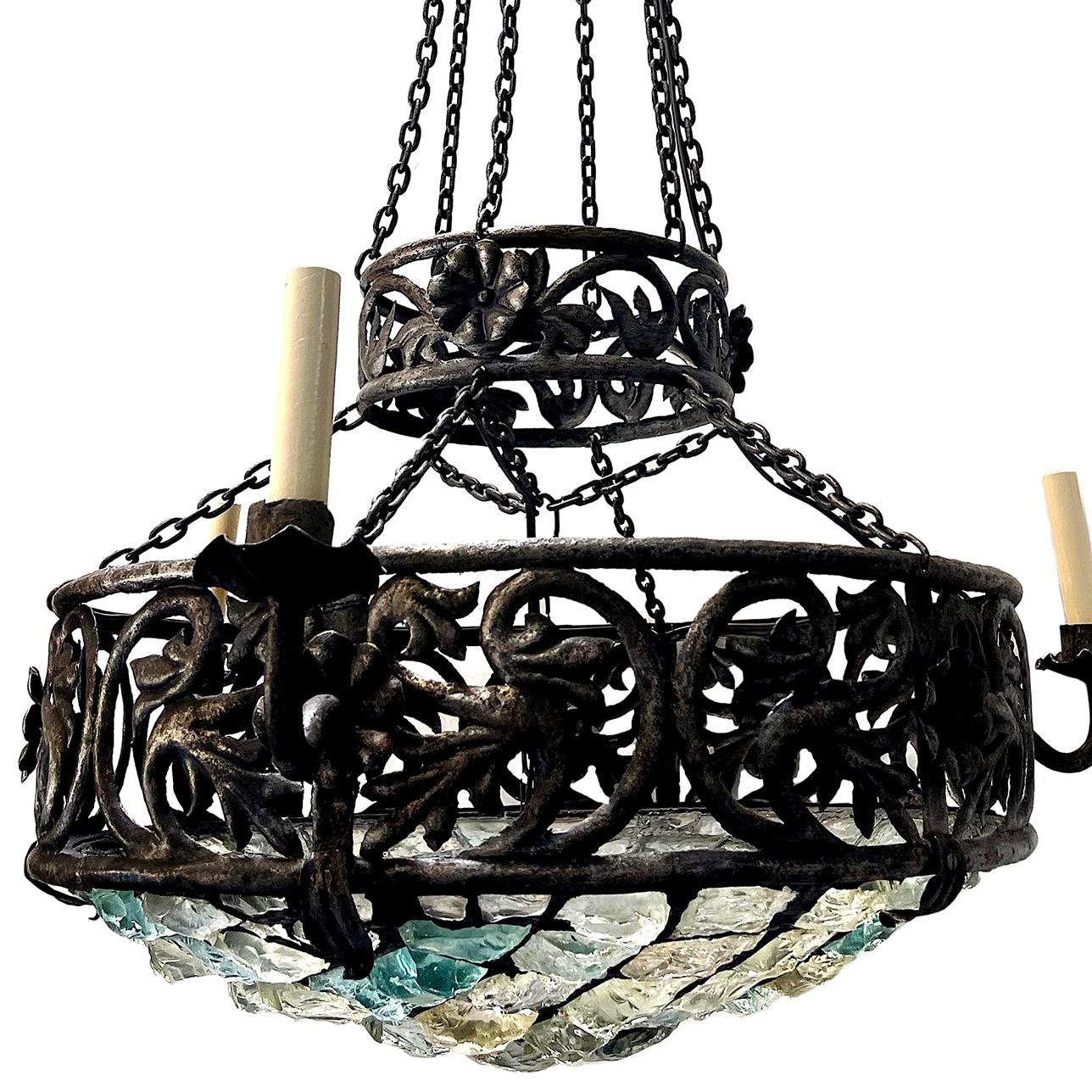 Inizio XX secolo Lampadario in ferro con inserti in vetro blu in vendita
