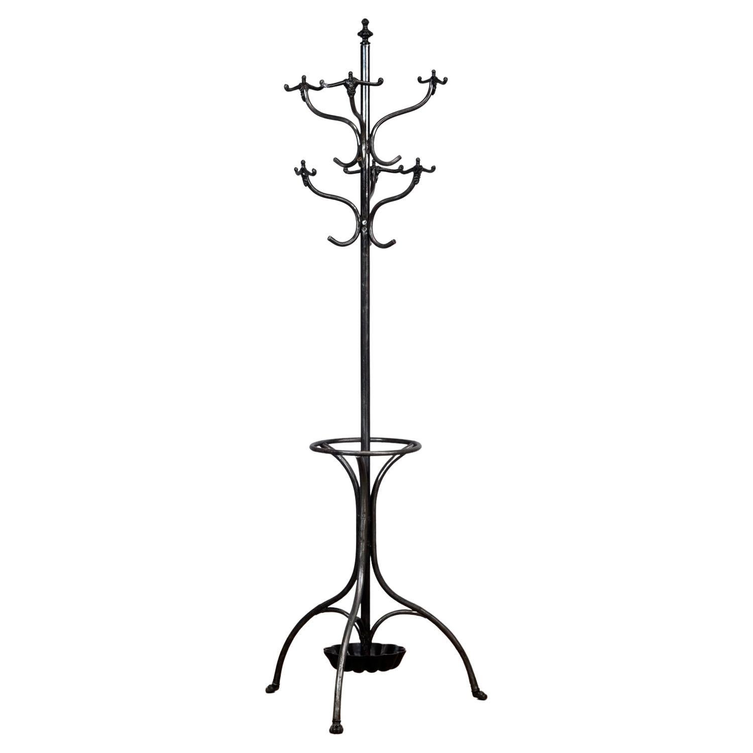 Coatrack aus Eisen, um 1920 im Angebot