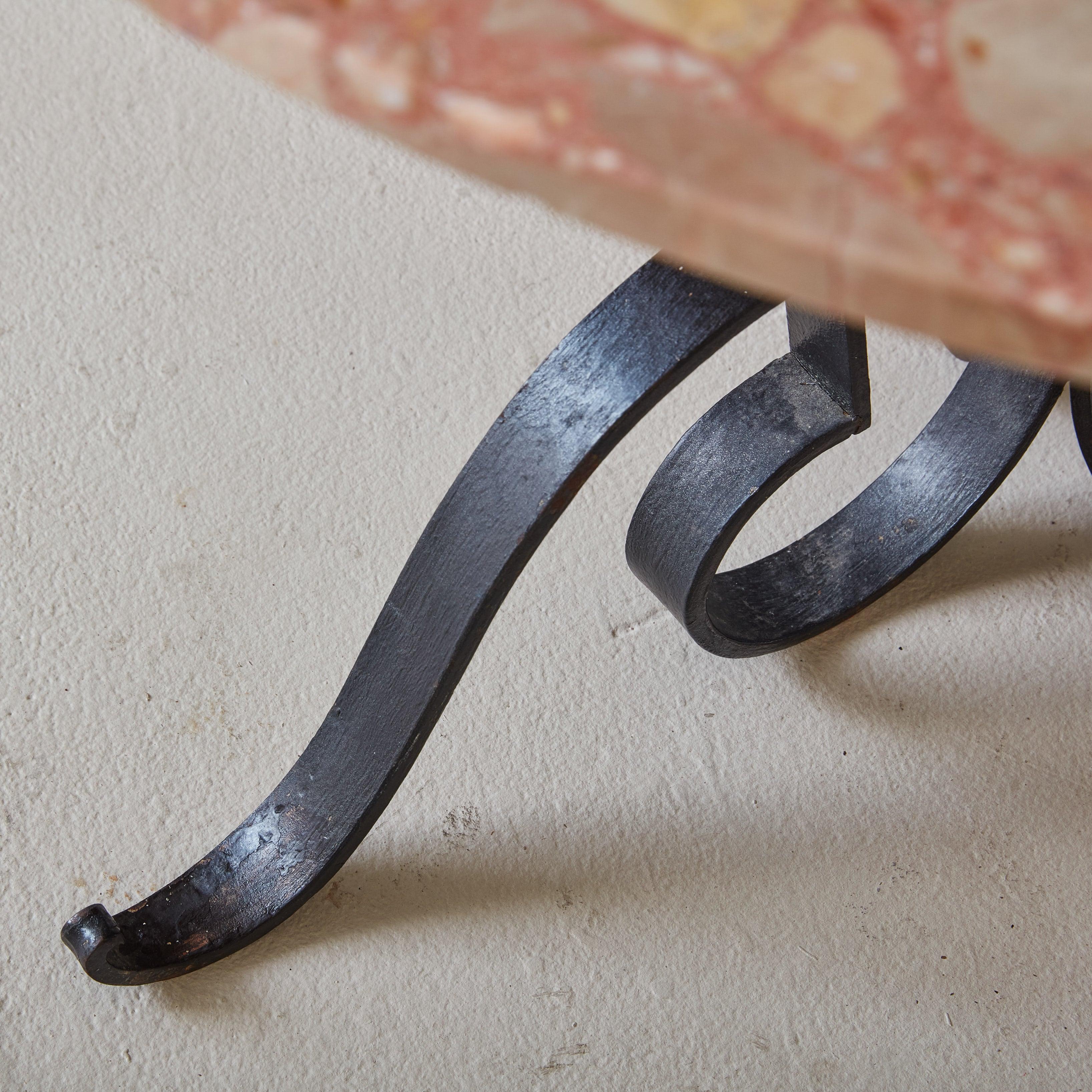 Table basse en fer avec plateau en marbre entrecroisé, France, années 1940 en vente 4
