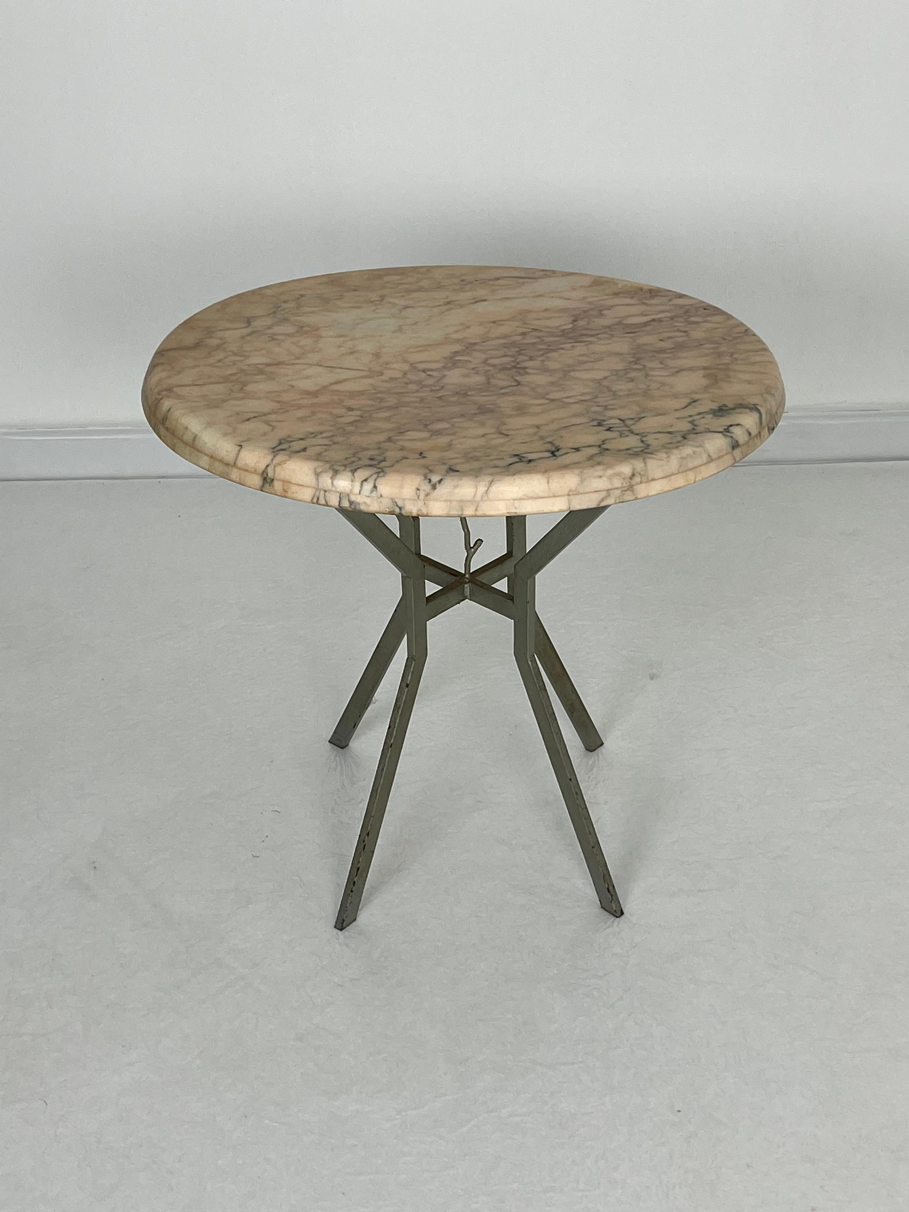 Mesa de centro de hierro con tapa de mármol, Made in Italy Años 60 en Bueno estado para la venta en Palermo, IT