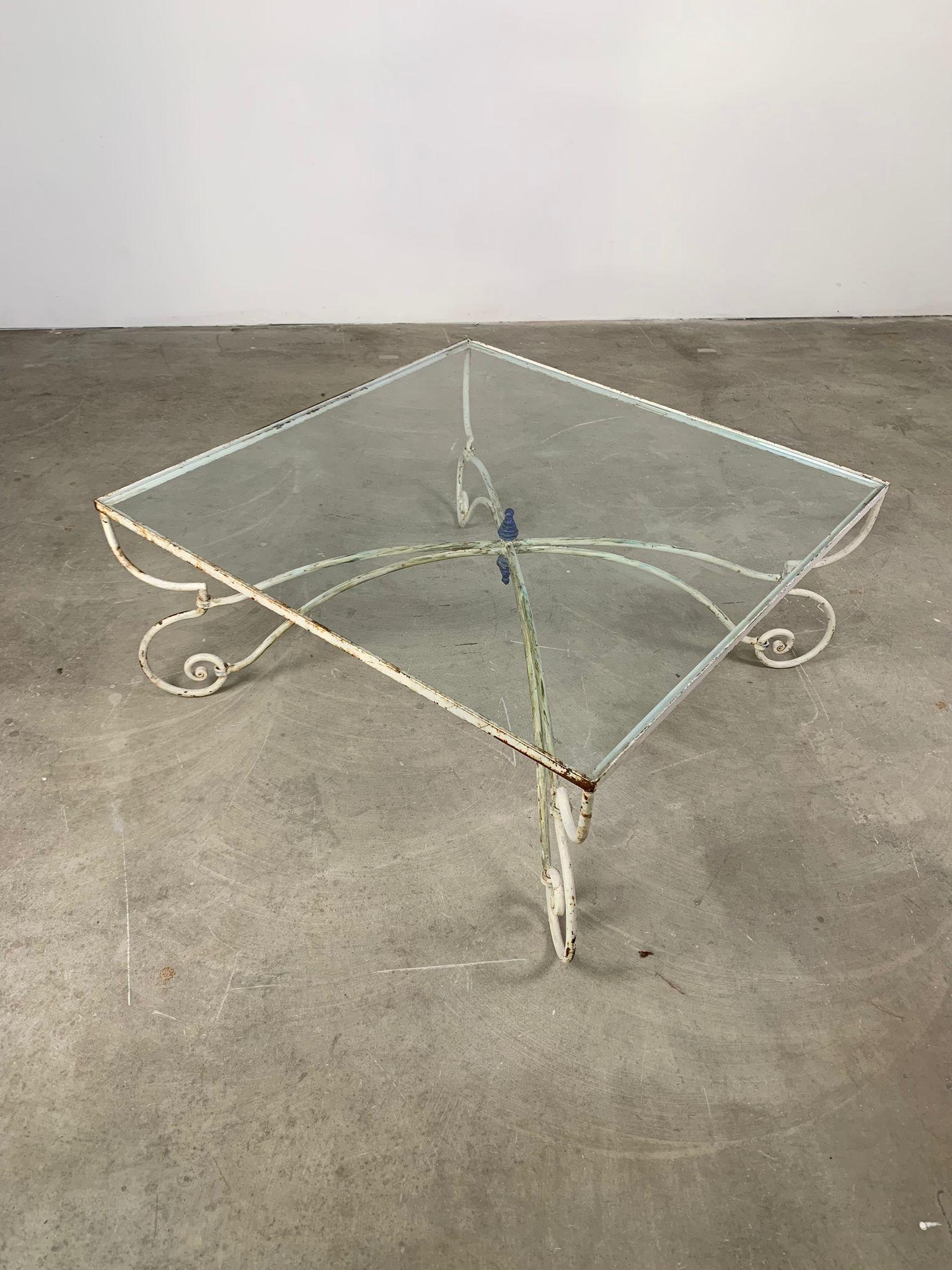 Table basse en fer avec finition originale, verre transparent carré, France, années 1960 Bon état - En vente à Milano, IT