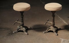 Thekenhocker aus Eisen mit gepolstertem Sitz