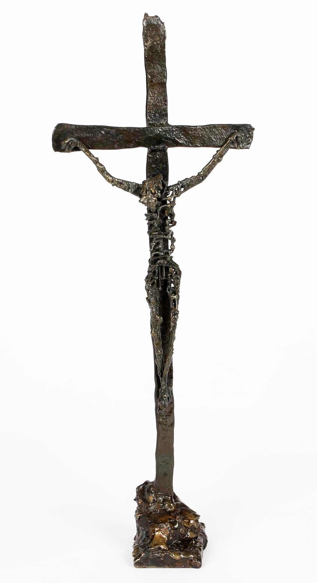 Iron Crucifix-Skulptur aus Eisen im Stil von Regardt Van De Meulen im Angebot 3