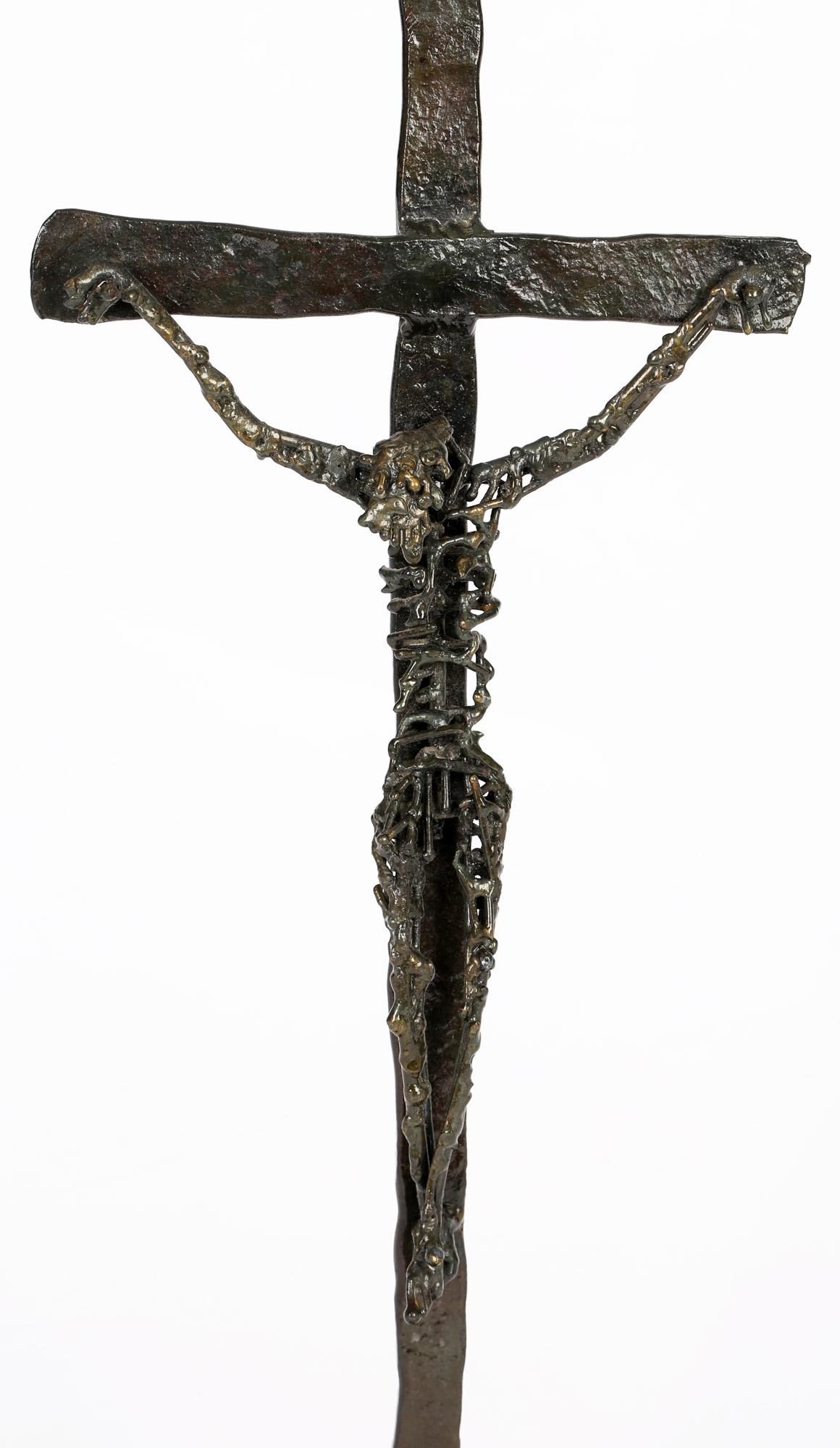 Sculpture de crucifix en fer dans le style de Regardt Van De Meulen en vente 6