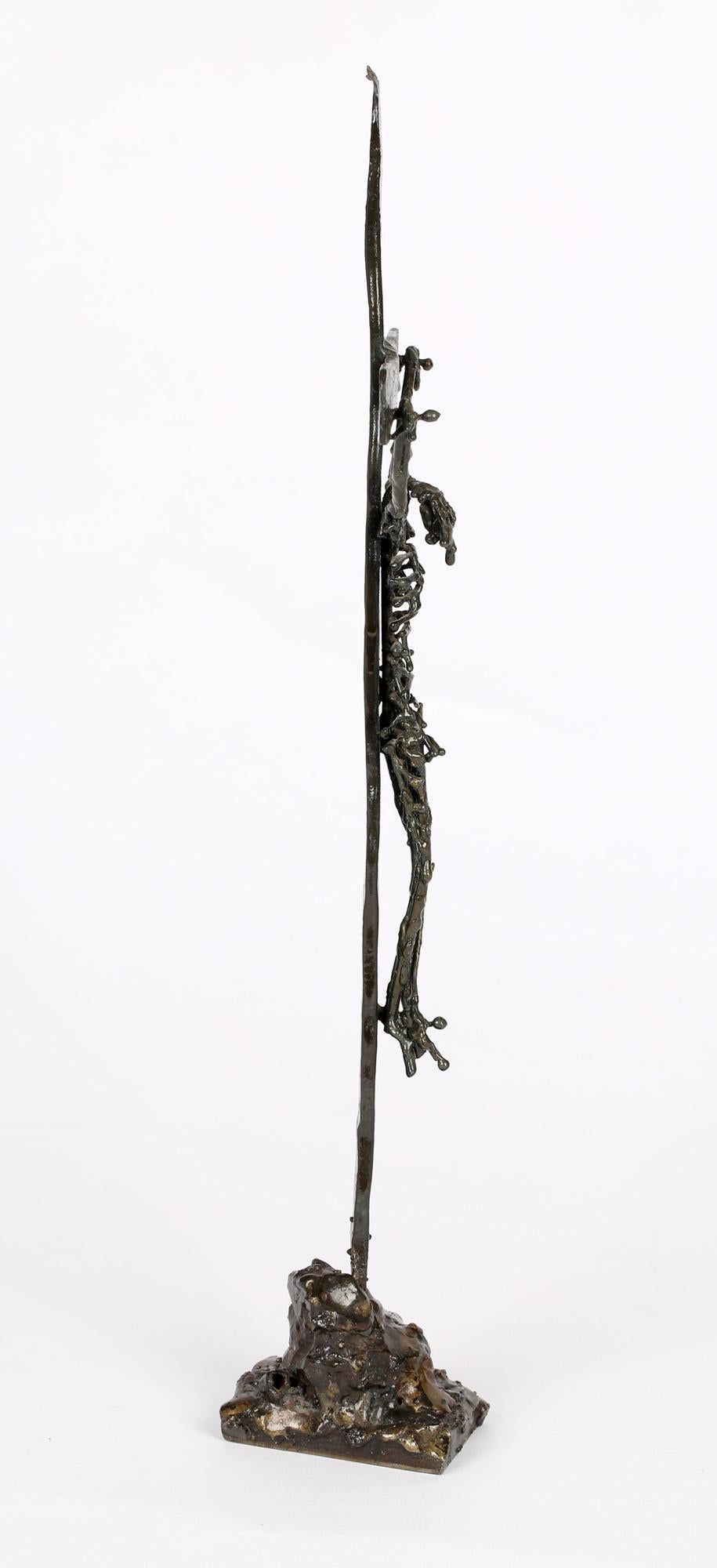 Sculpture de crucifix en fer dans le style de Regardt Van De Meulen en vente 8