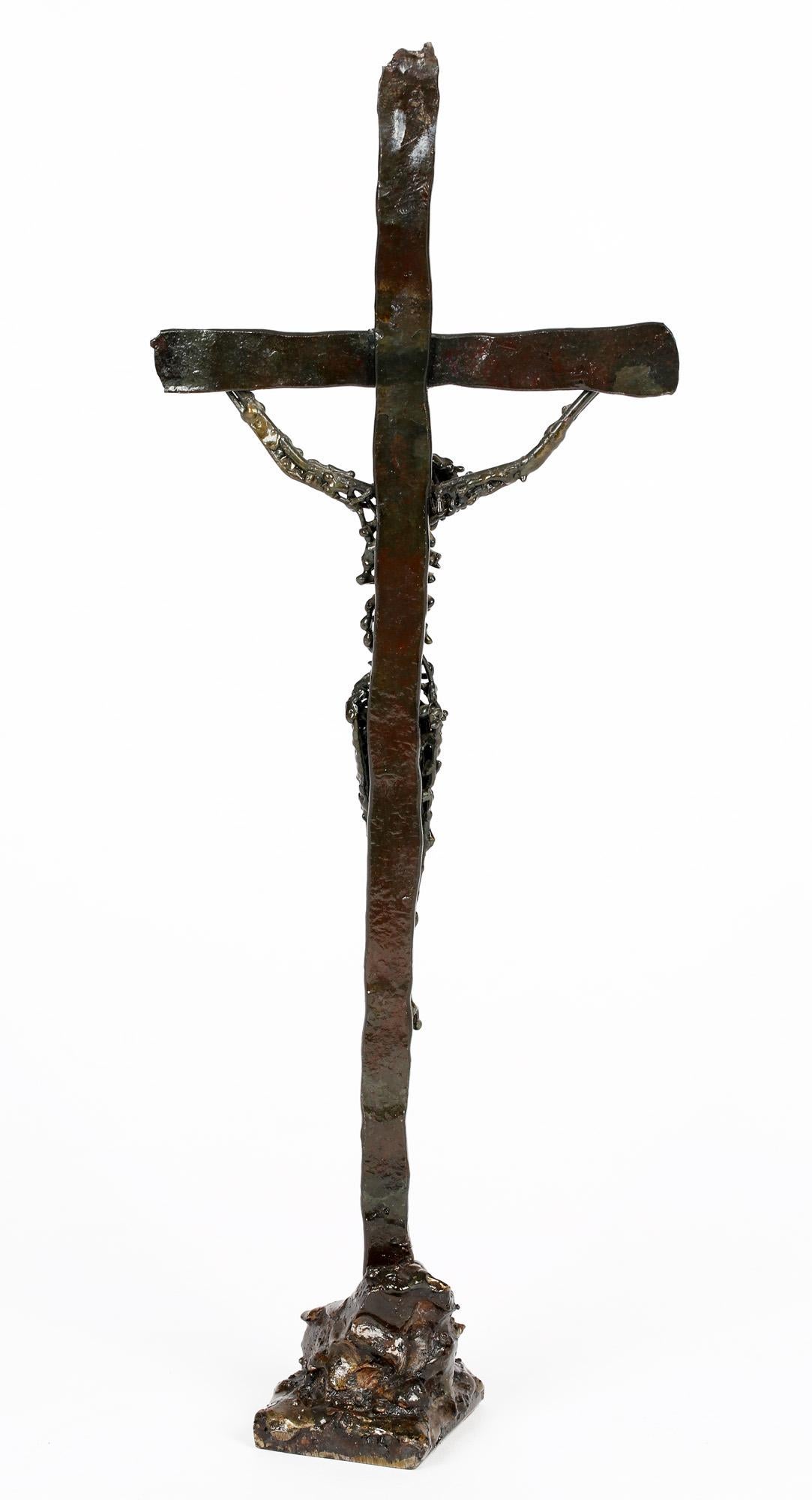 Moderne Sculpture de crucifix en fer dans le style de Regardt Van De Meulen en vente