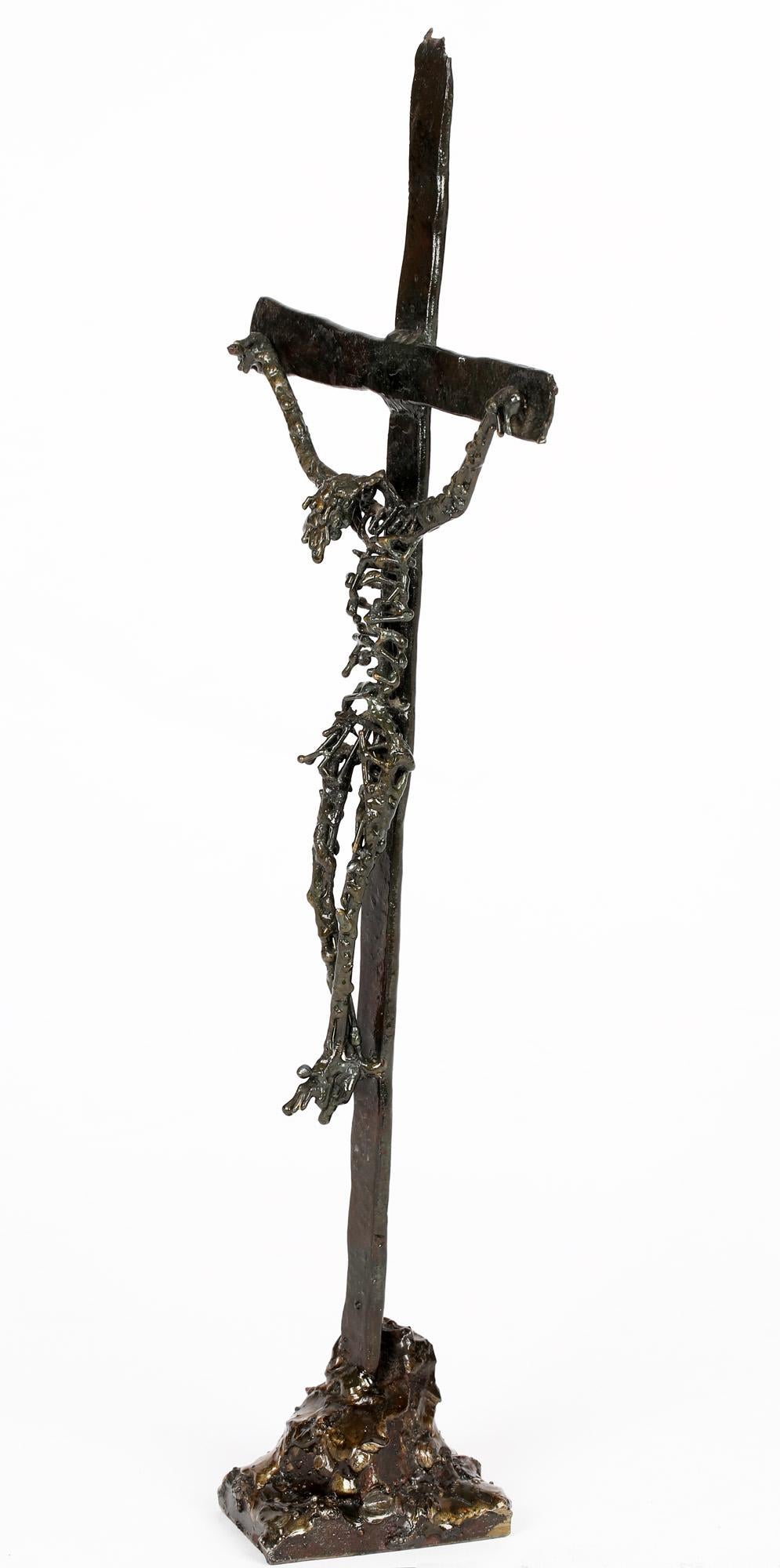 Sud-africain Sculpture de crucifix en fer dans le style de Regardt Van De Meulen en vente