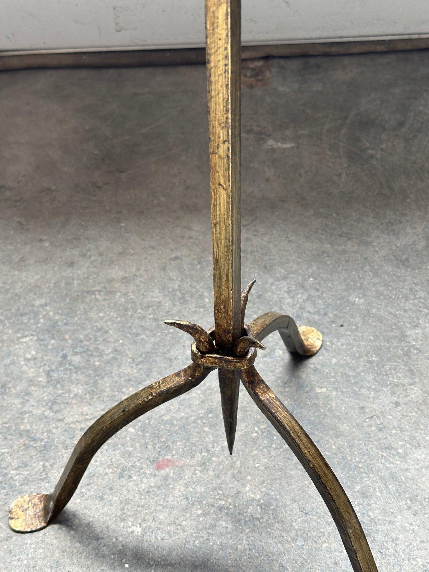 XXIe siècle et contemporain Table à boissons en fer avec patine dorée en vente