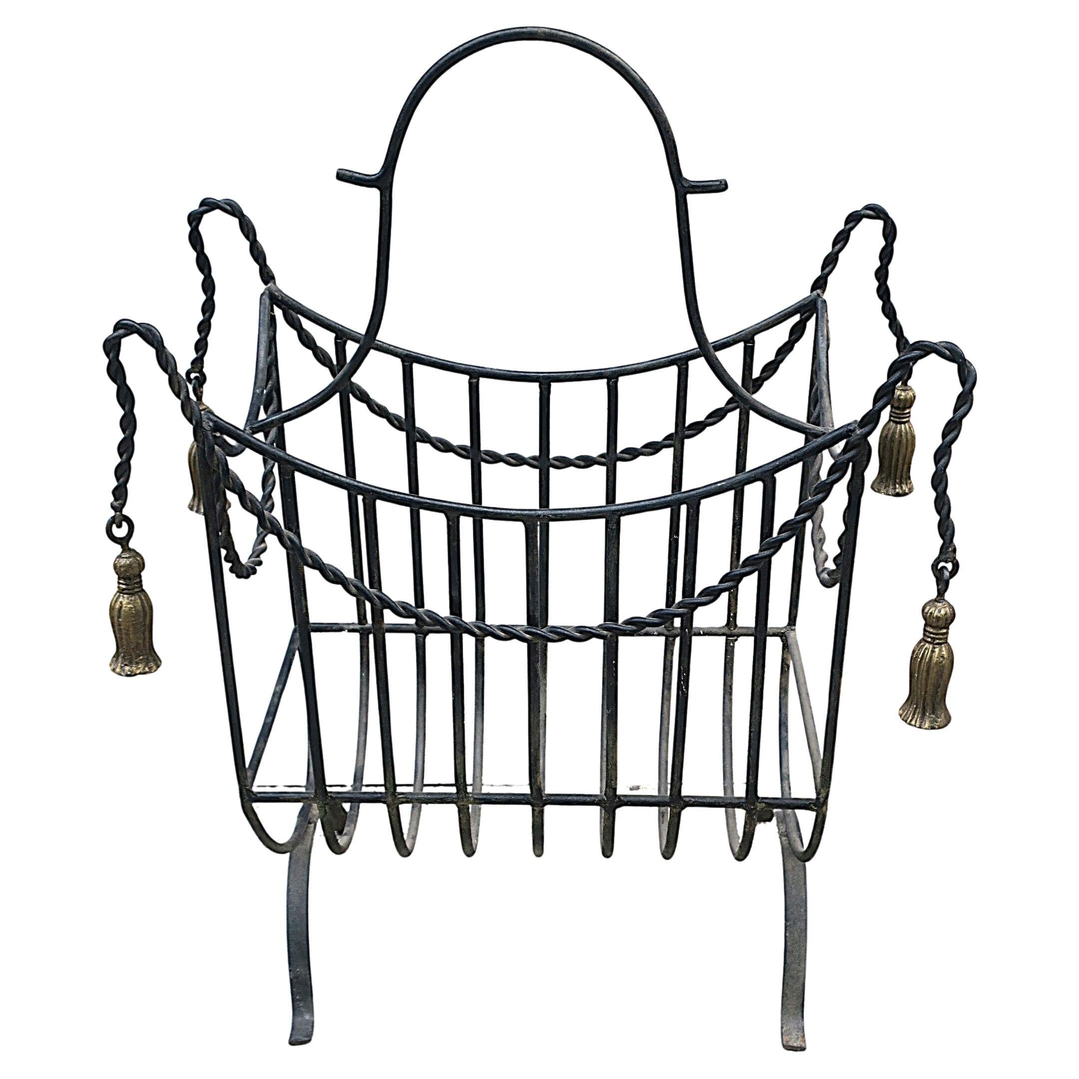 Brennholzhalter aus Eisen Quastendesign im Angebot