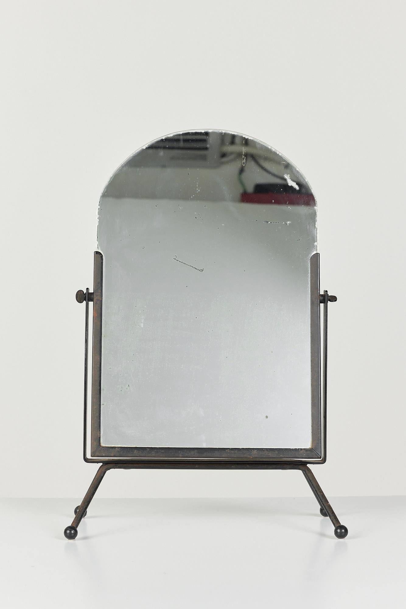 Iron Free Standing Vanity Mirror In Good Condition For Sale In Los Angeles, CA