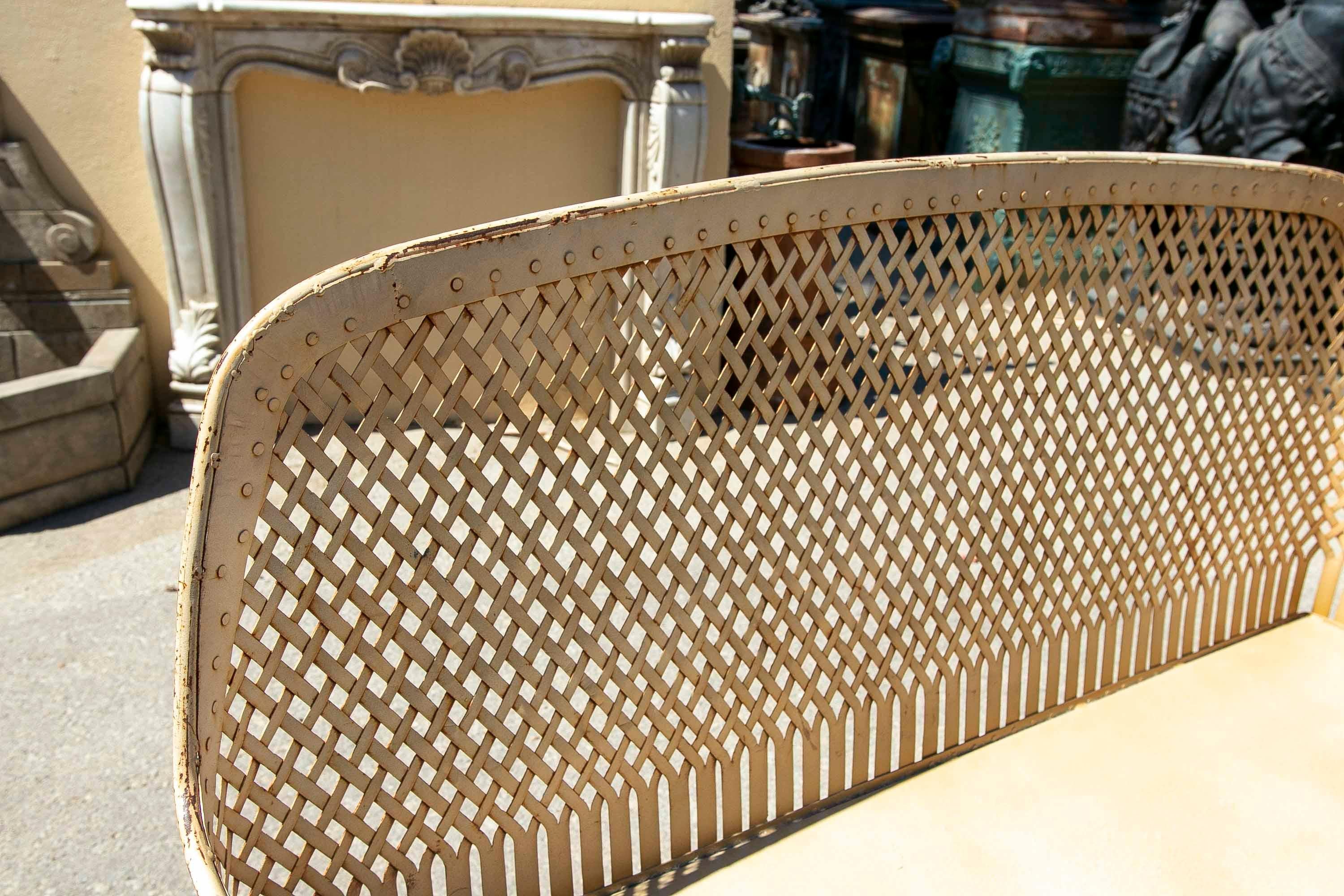 Iron Garden Bench in Vintage White Colour and Latticework Decoration For Sale 11
