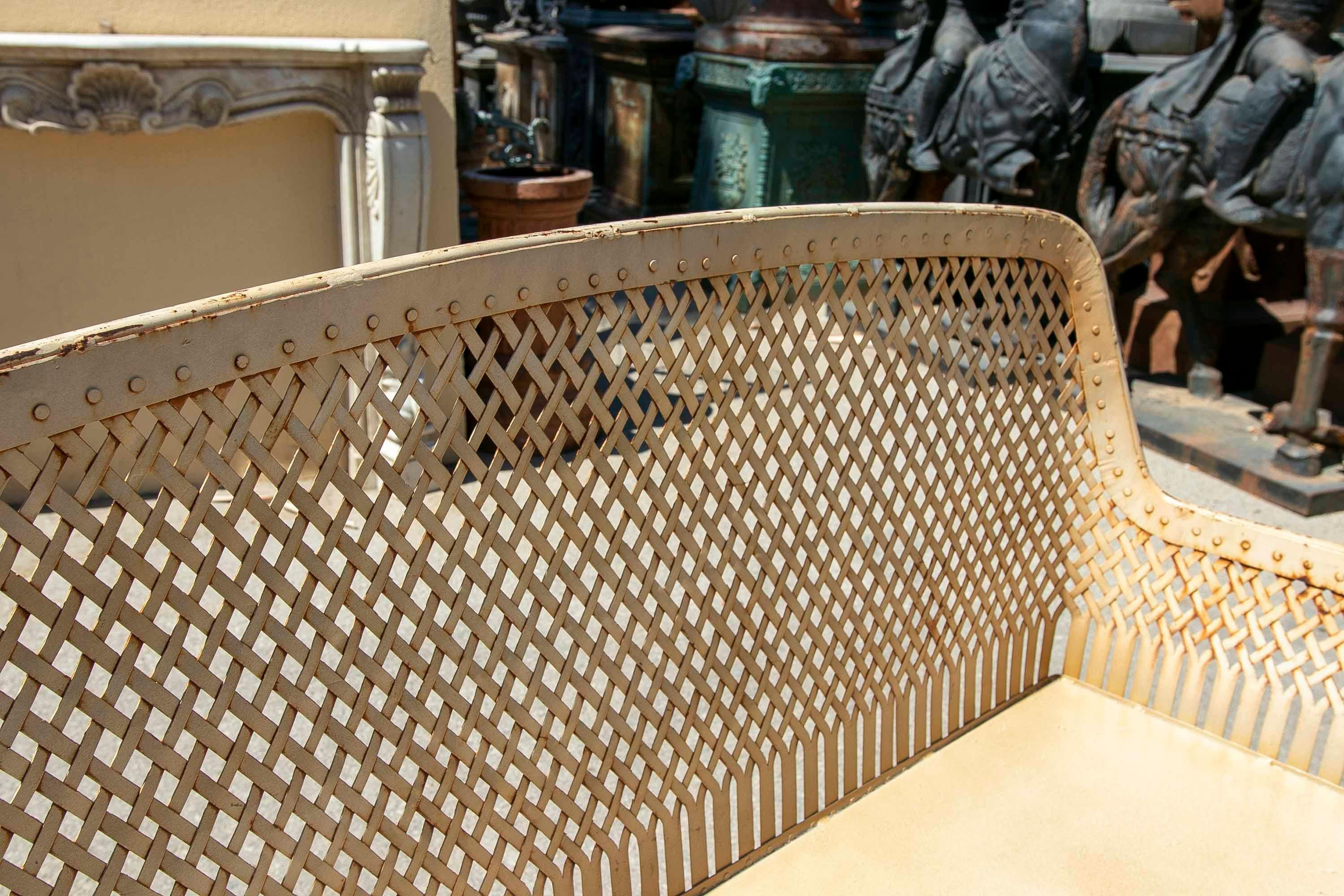 Iron Garden Bench in Vintage White Colour and Latticework Decoration For Sale 12