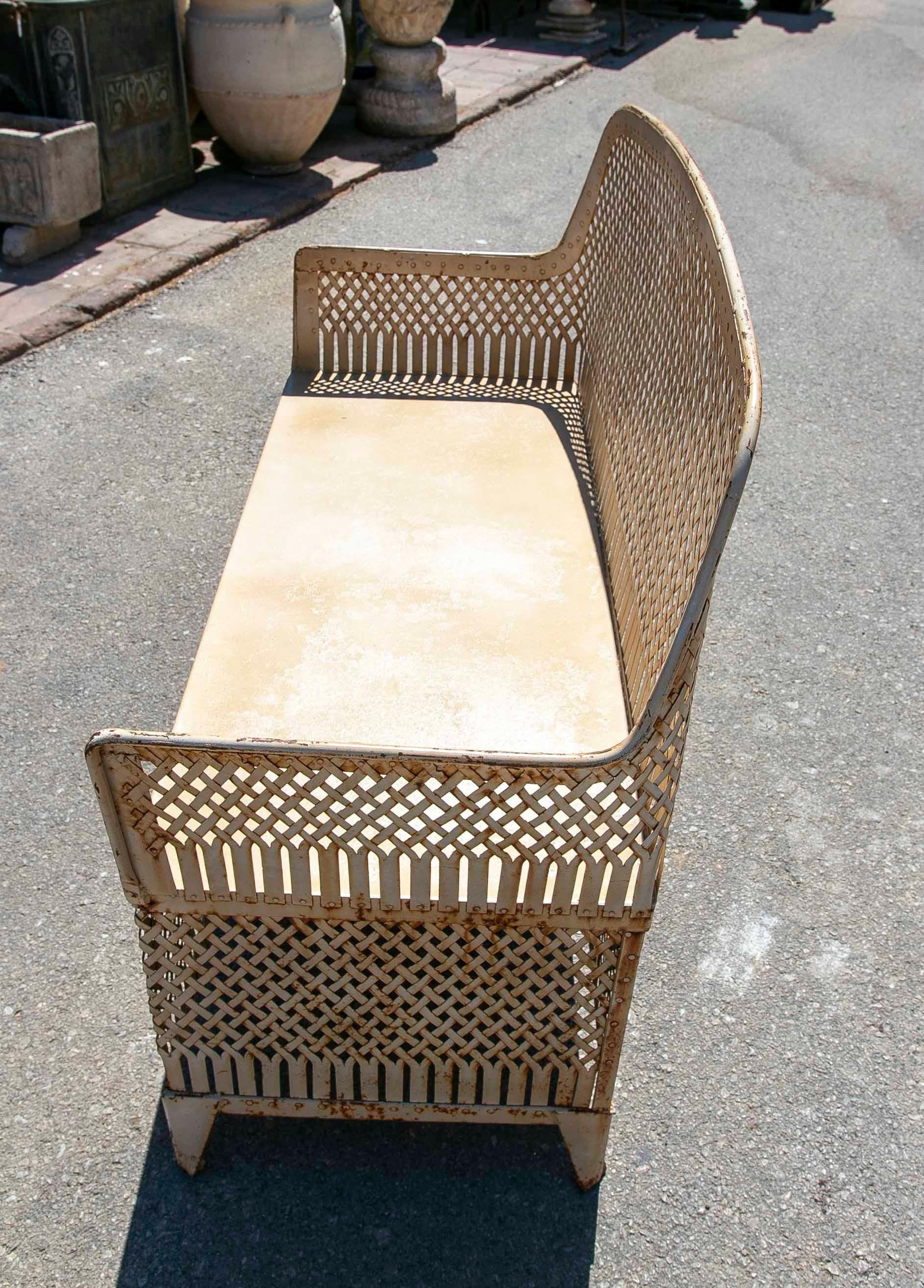 Iron Garden Bench in Vintage White Colour and Latticework Decoration For Sale 1