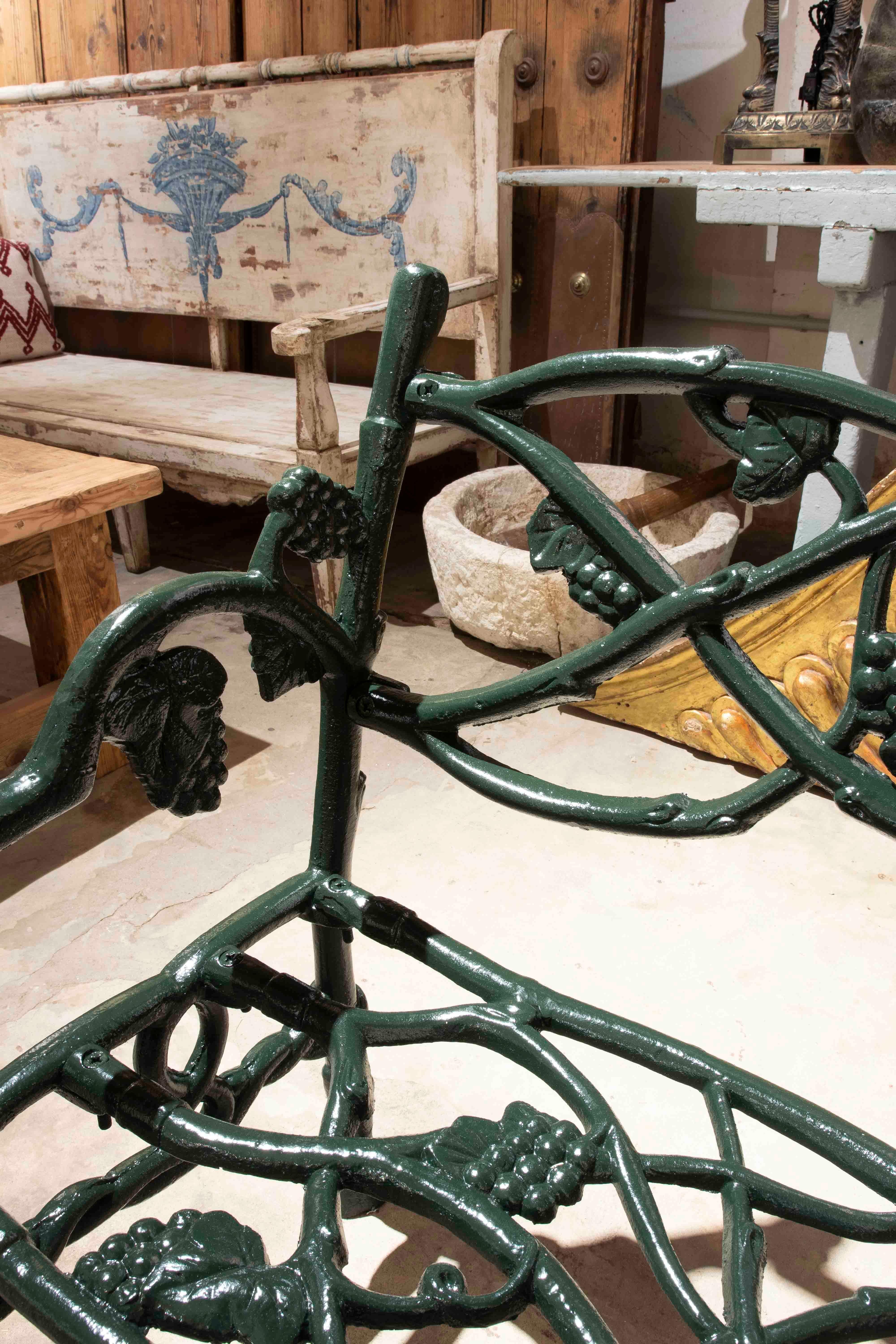 Iron Garden Bench with Grapes Decoration on the Backrest 1