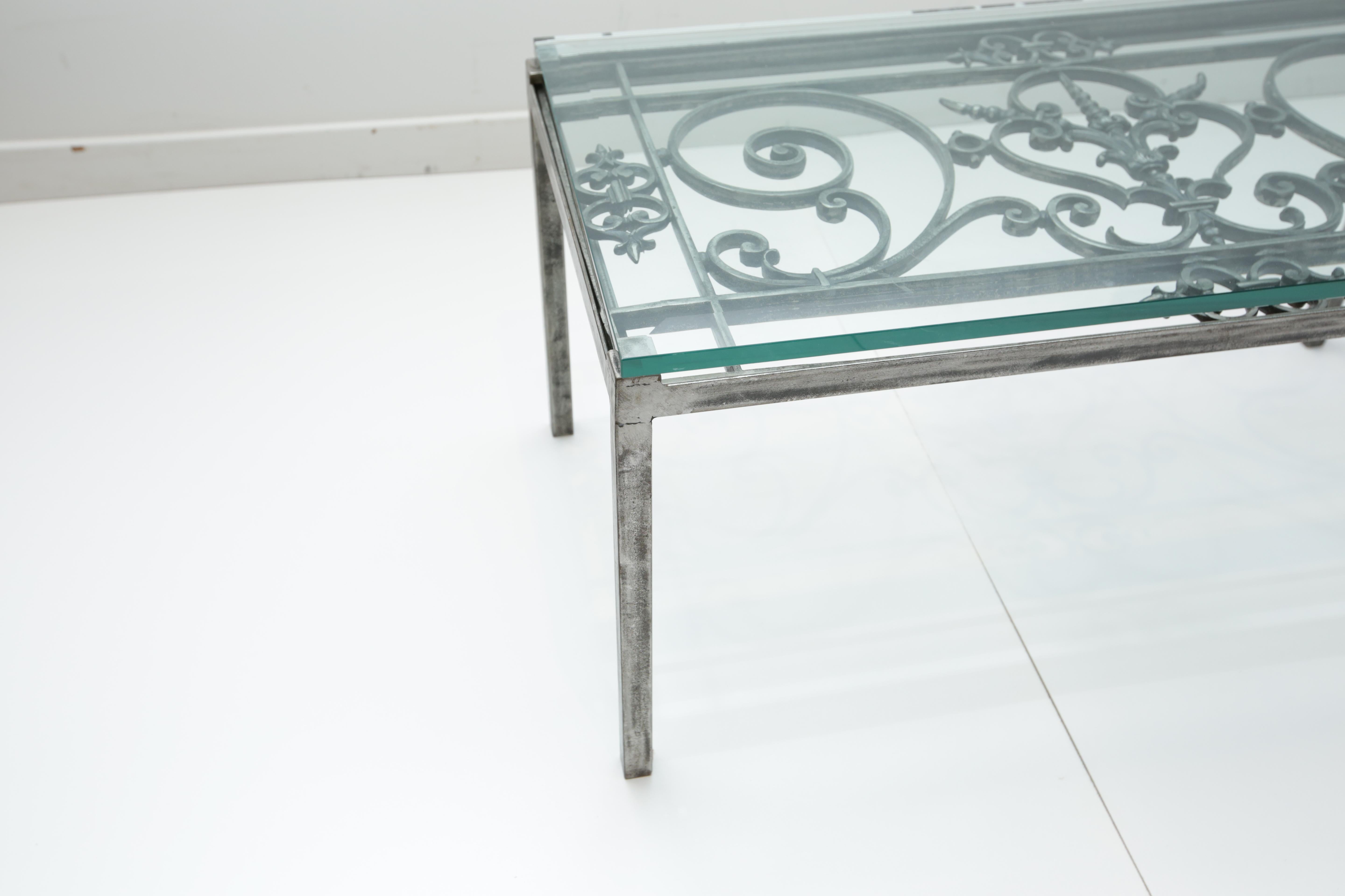 Iron Gate Coffee Table In Good Condition In New London, CT