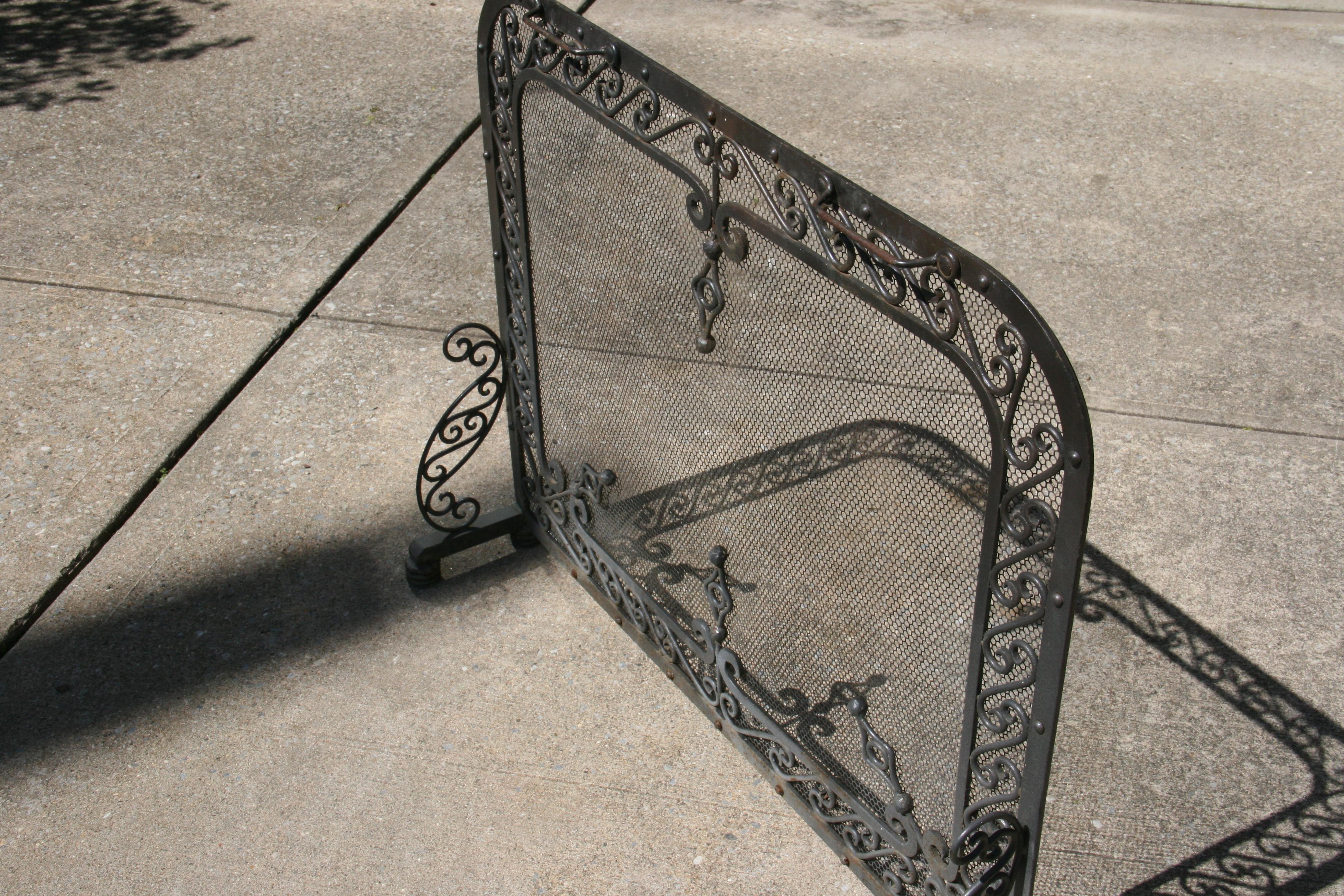 Antique French Iron Hand Forged Fireplace Screen 1920's In Good Condition For Sale In Douglas Manor, NY