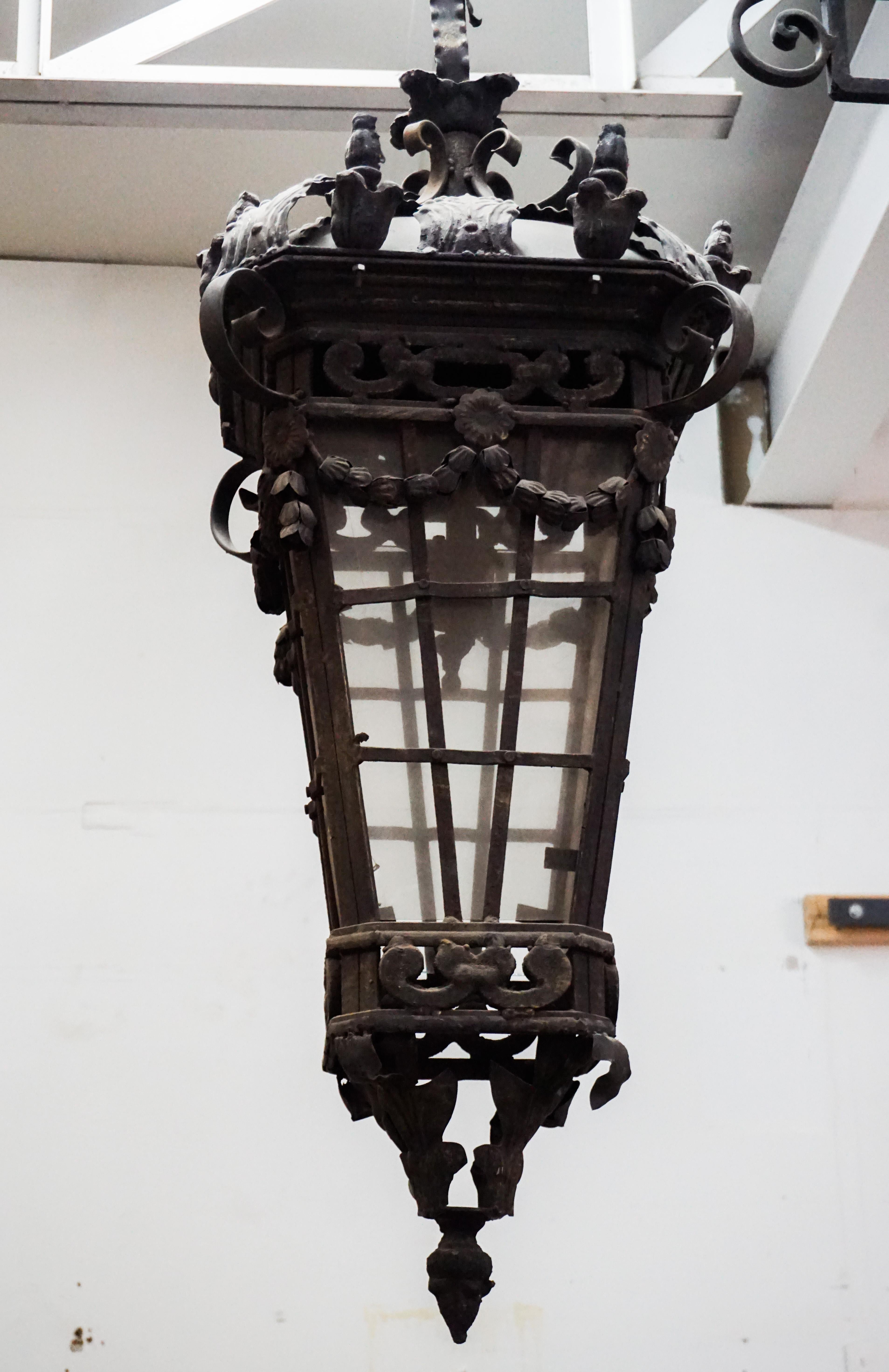 Iron Hanging Lantern In Good Condition In Dallas, TX