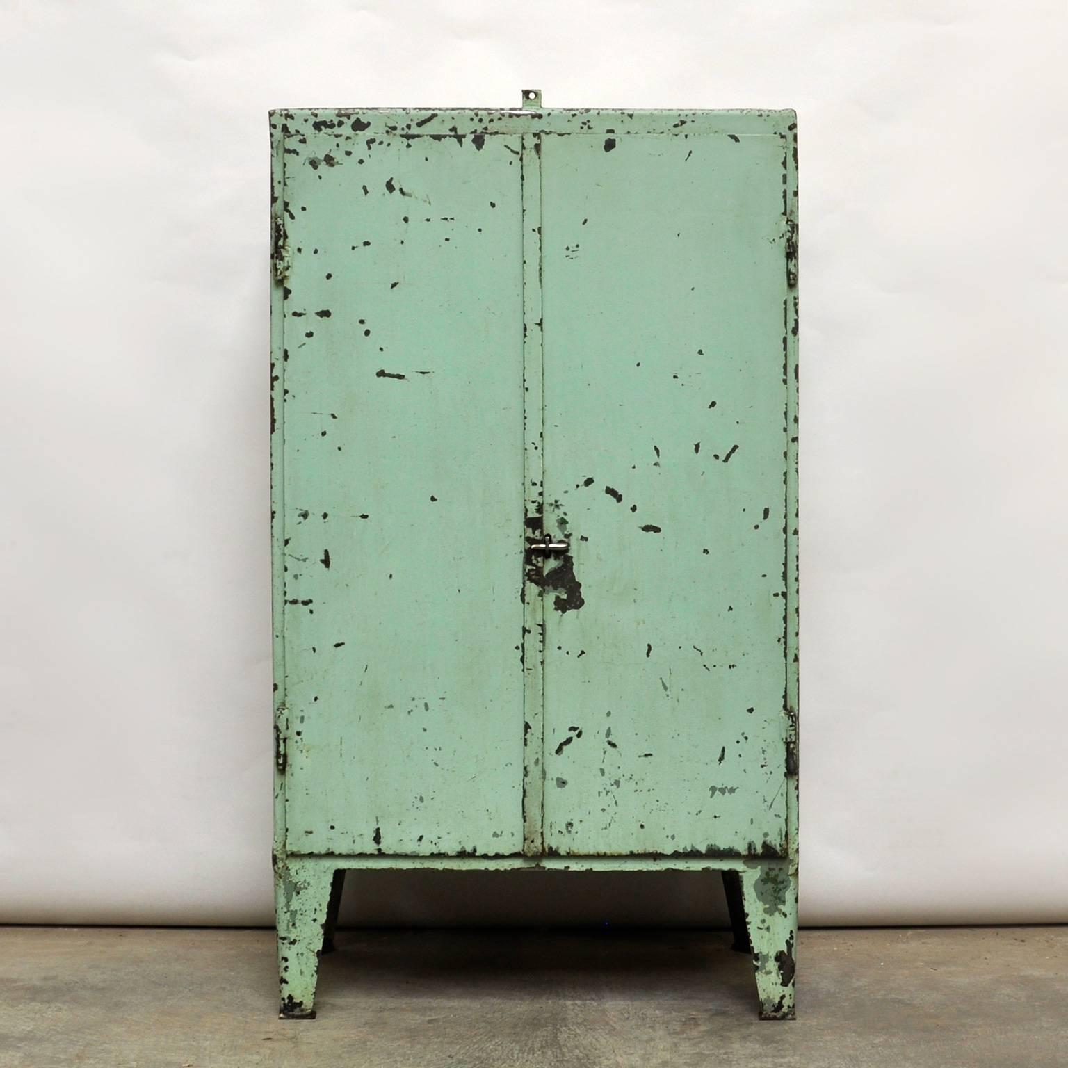 Industrial cabinet produced in the 1960s with a valve on top, two drawers and a shelf on the inside.
     
