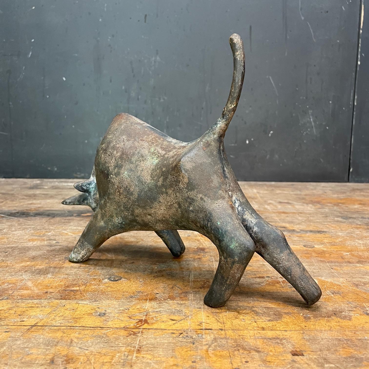Miyazawa Kanae Eisen Japanische Mid-Century Fighting Bull Market-Skulptur aus der Mitte des Jahrhunderts im Zustand „Gut“ im Angebot in Hyattsville, MD
