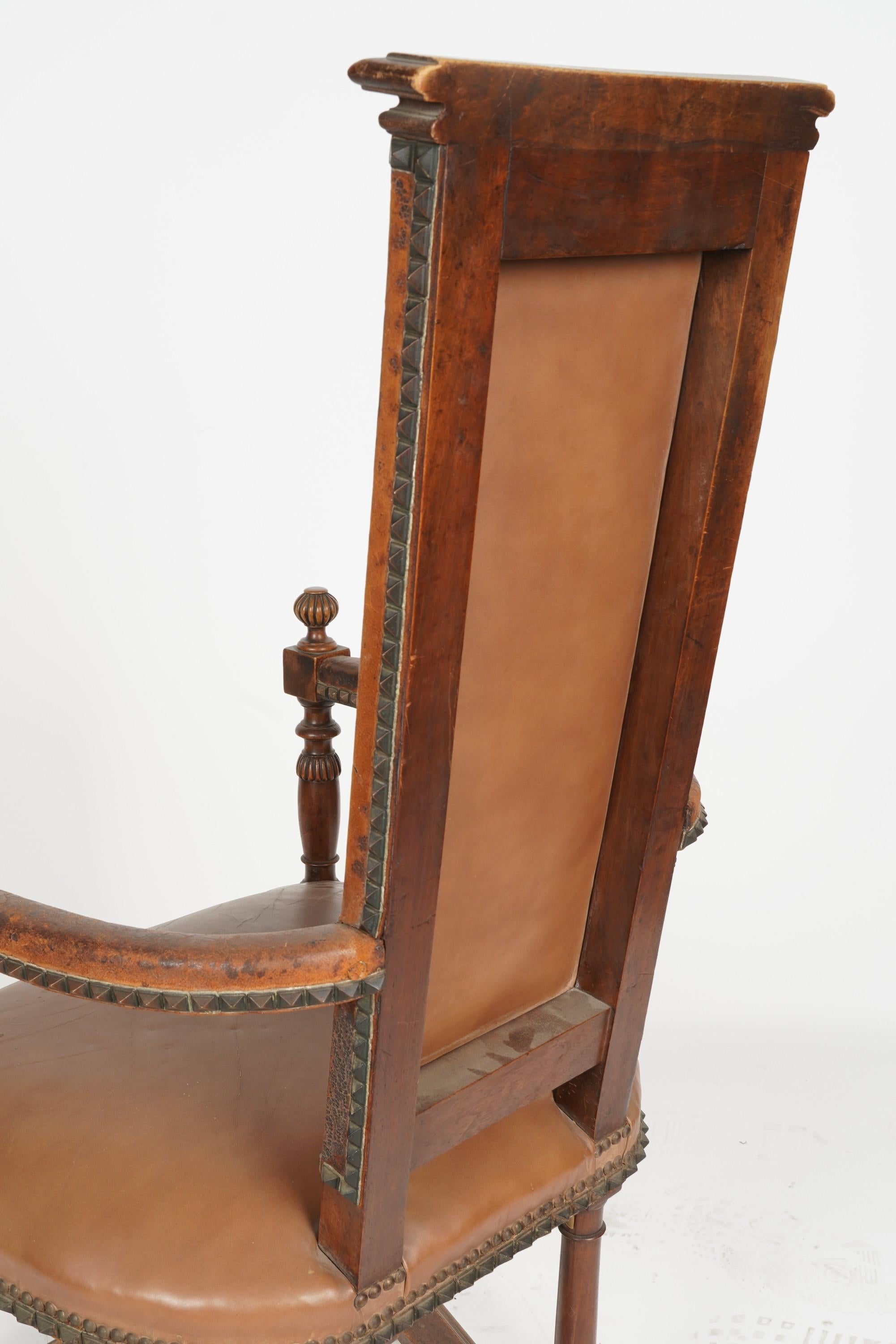 Sculpté Fauteuil en fer et cuir
