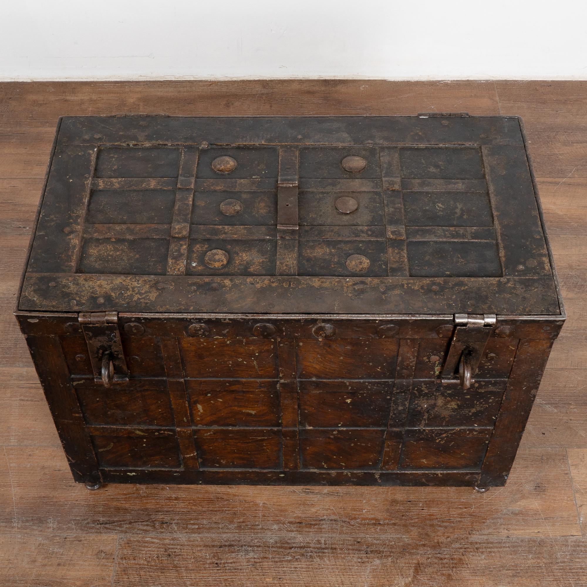 Iron Lock Box Safe Side Table, Denmark circa 1800-40 In Good Condition In Round Top, TX