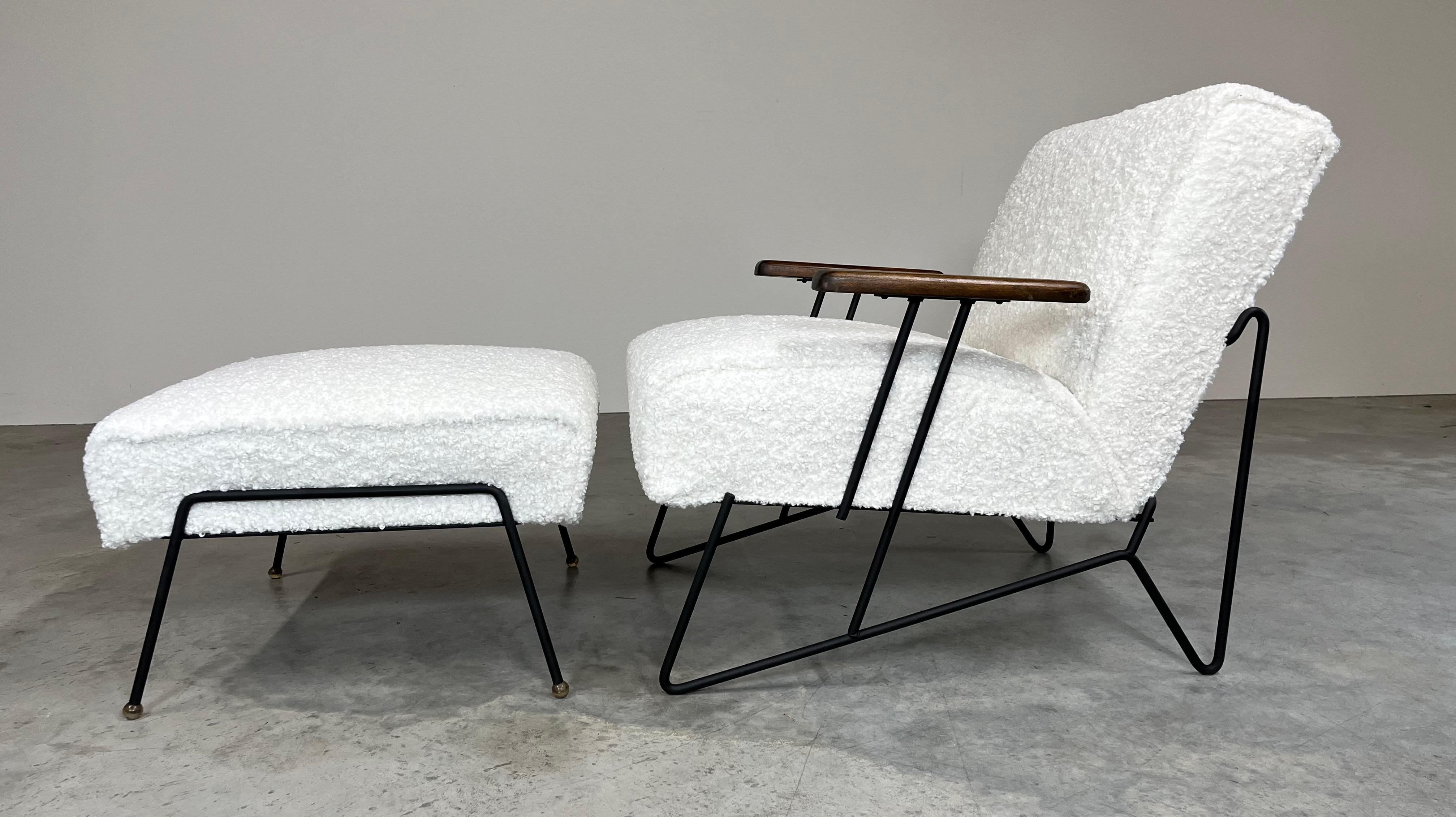 A beautiful mid-century lounge chair & ottoman set having solid black iron frames with mahogany paddle arms newly upholstered in thick boucle’ fabric attributed to Dan Johnson.
North America ca 1950.
In excellent condition throughout. The frames are
