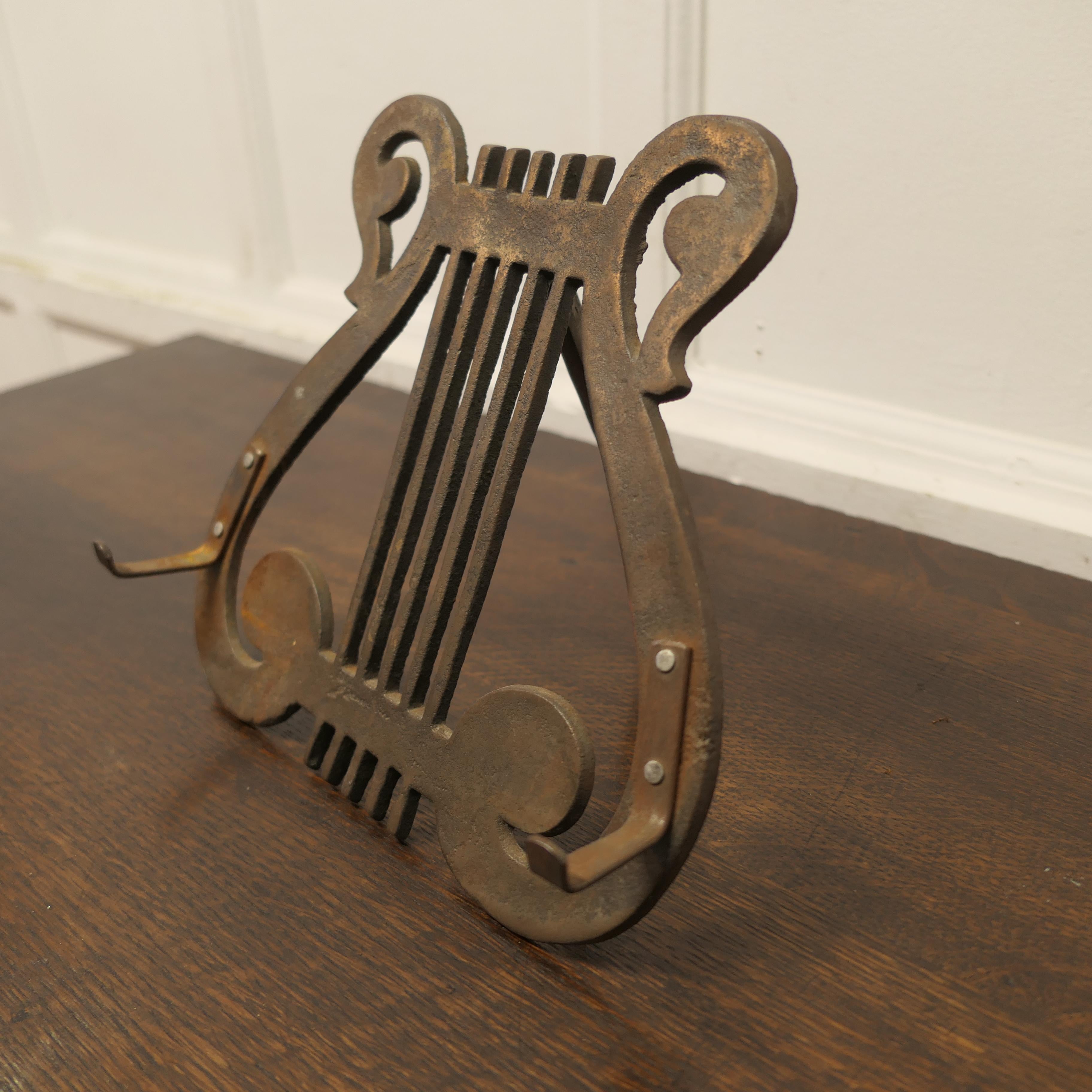 Iron Lyre Music Stand or Book Rest  This is a charming piece  In Good Condition For Sale In Chillerton, Isle of Wight