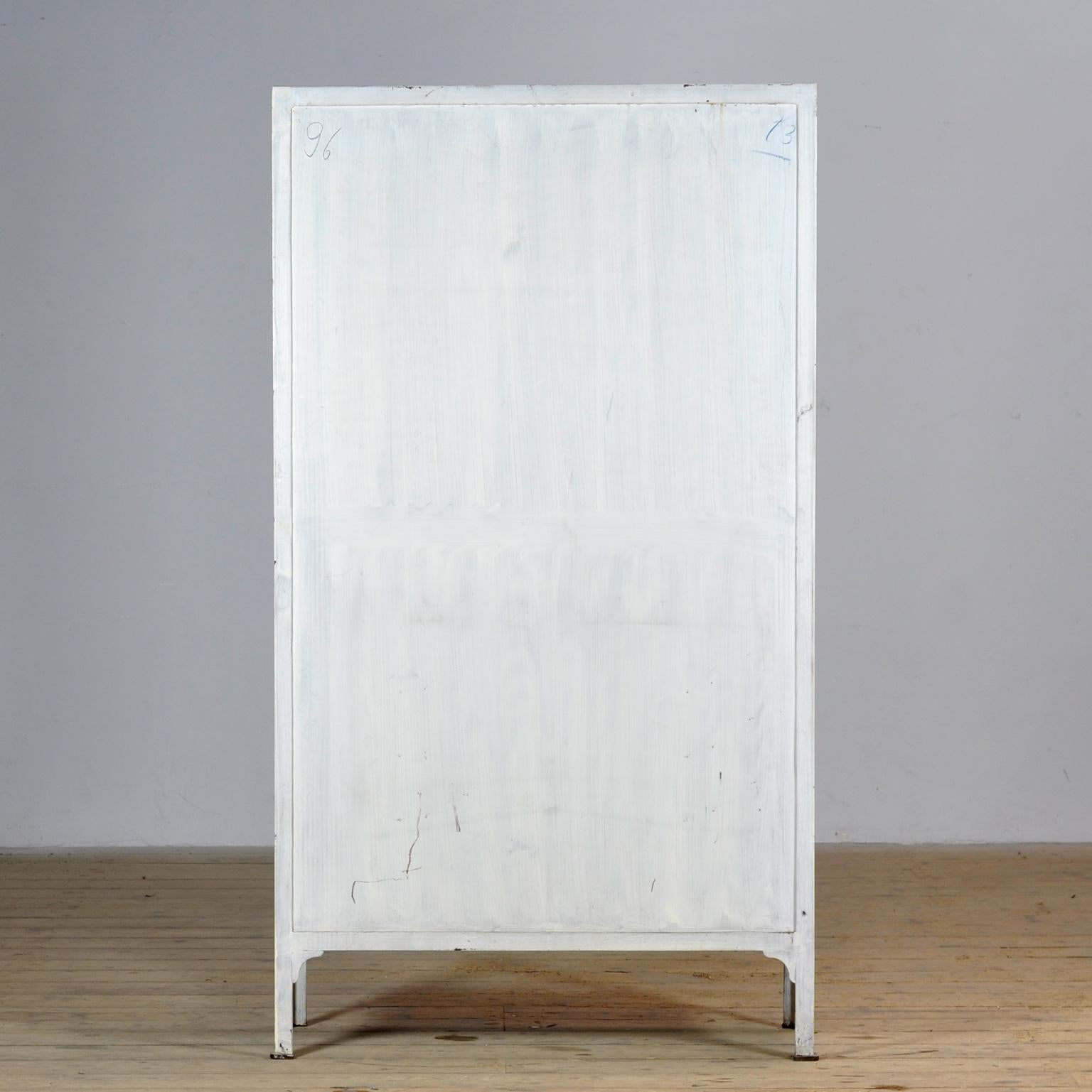 Gabinete médico de hierro, años 30 en venta 4