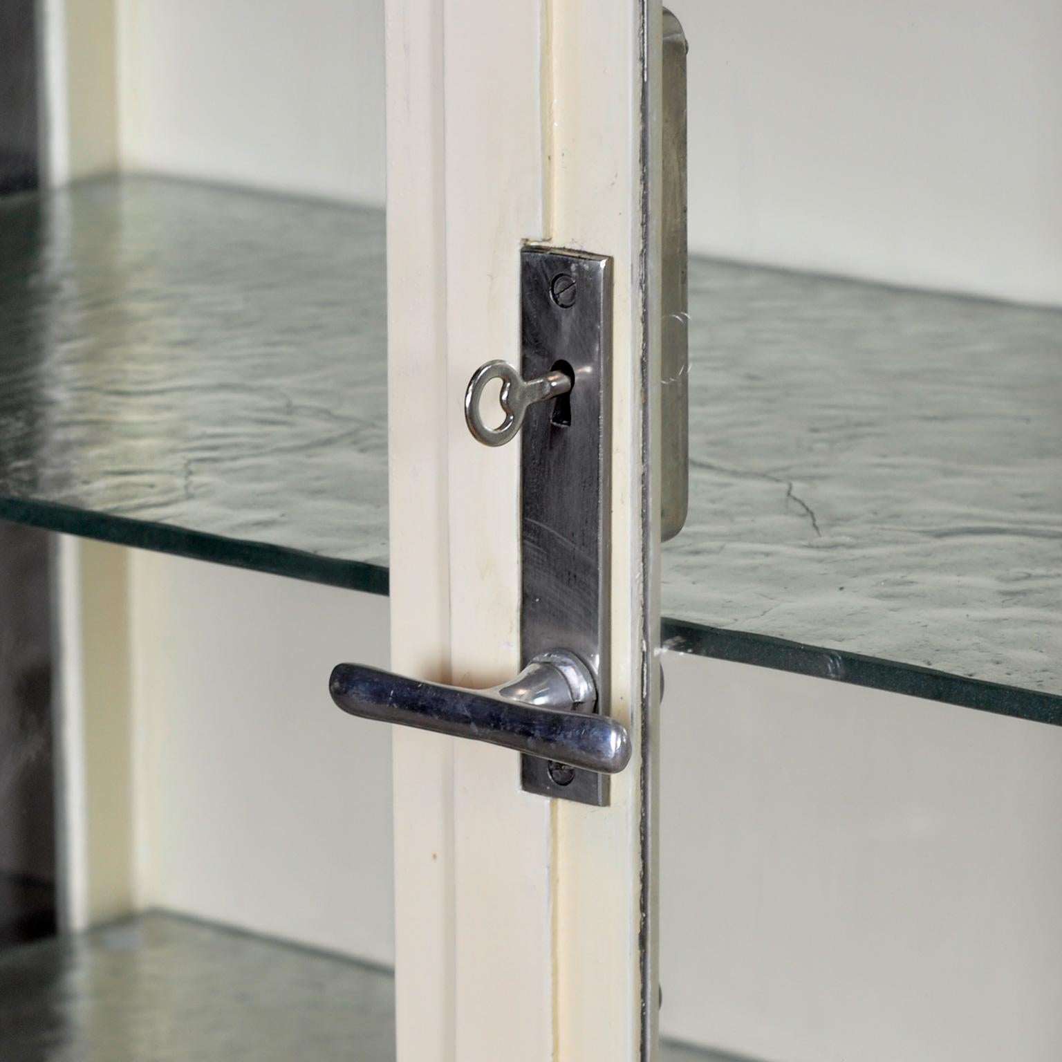 Gabinete médico de hierro, años 30 mediados del siglo XX en venta