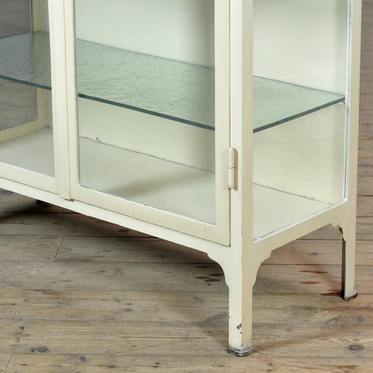 Gabinete médico de hierro, años 30 en venta 2