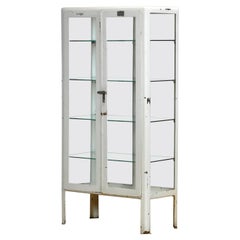 Armoire médicale en fer d
Ukraine, années 1960